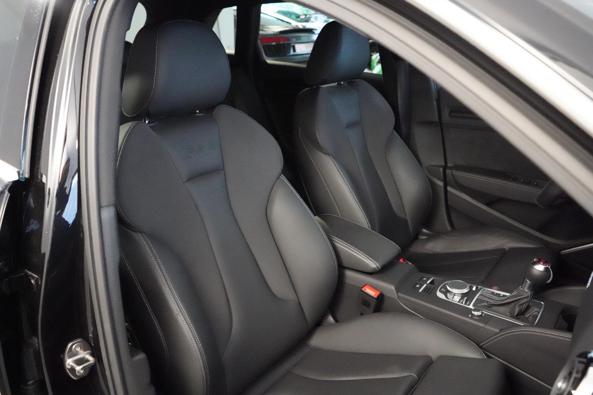 AUDI RS3 Sportback 2.5 T FSI quattro S-Tronic-image-8