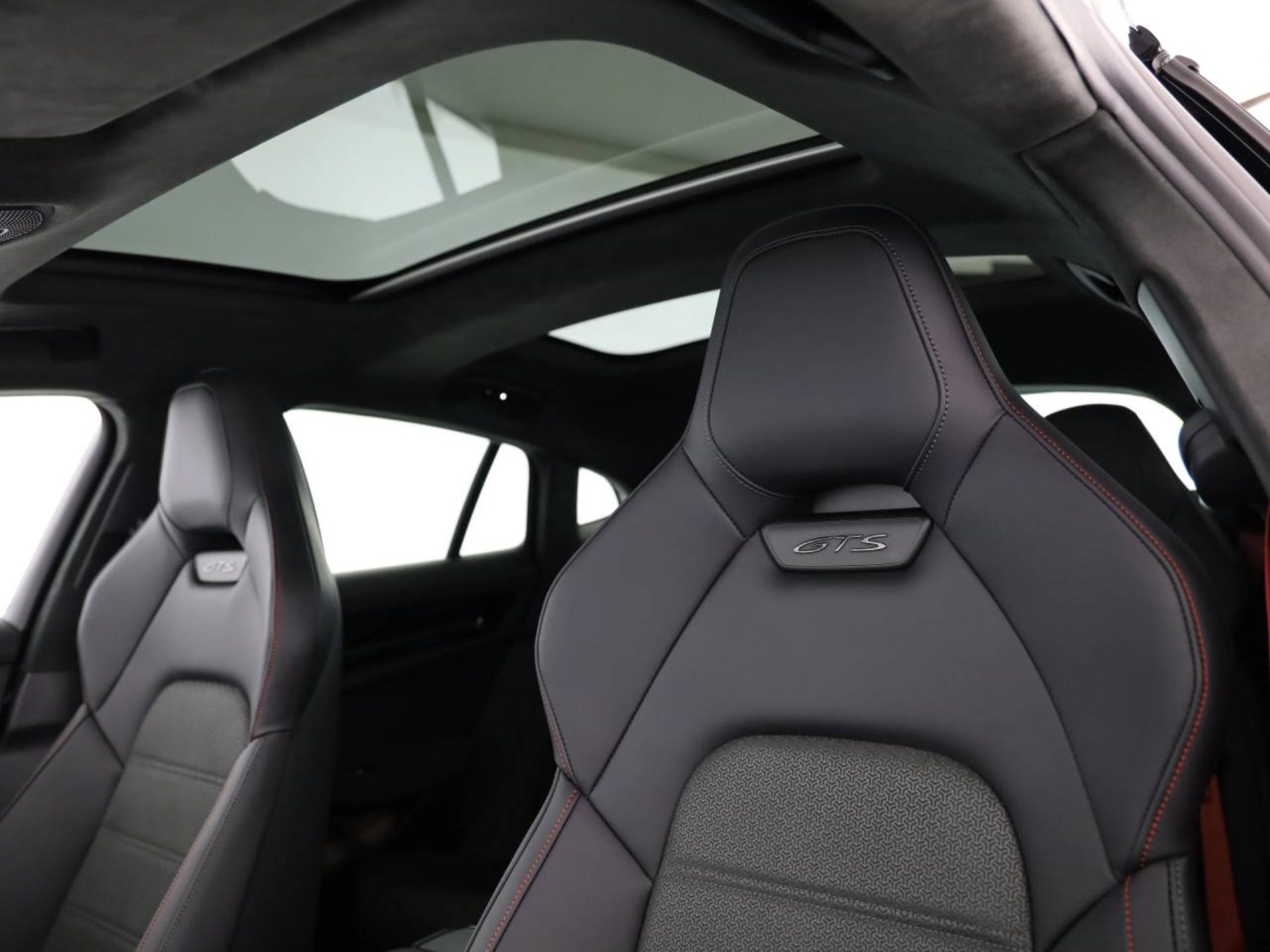 PORSCHE Panamera GTS-image-4