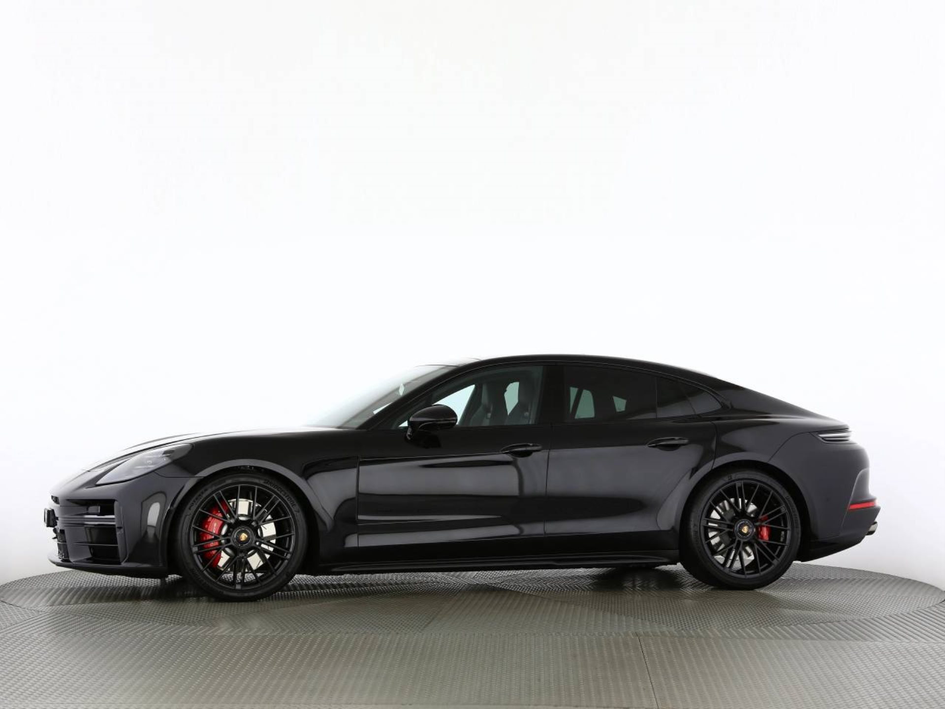 PORSCHE Panamera GTS-image-11
