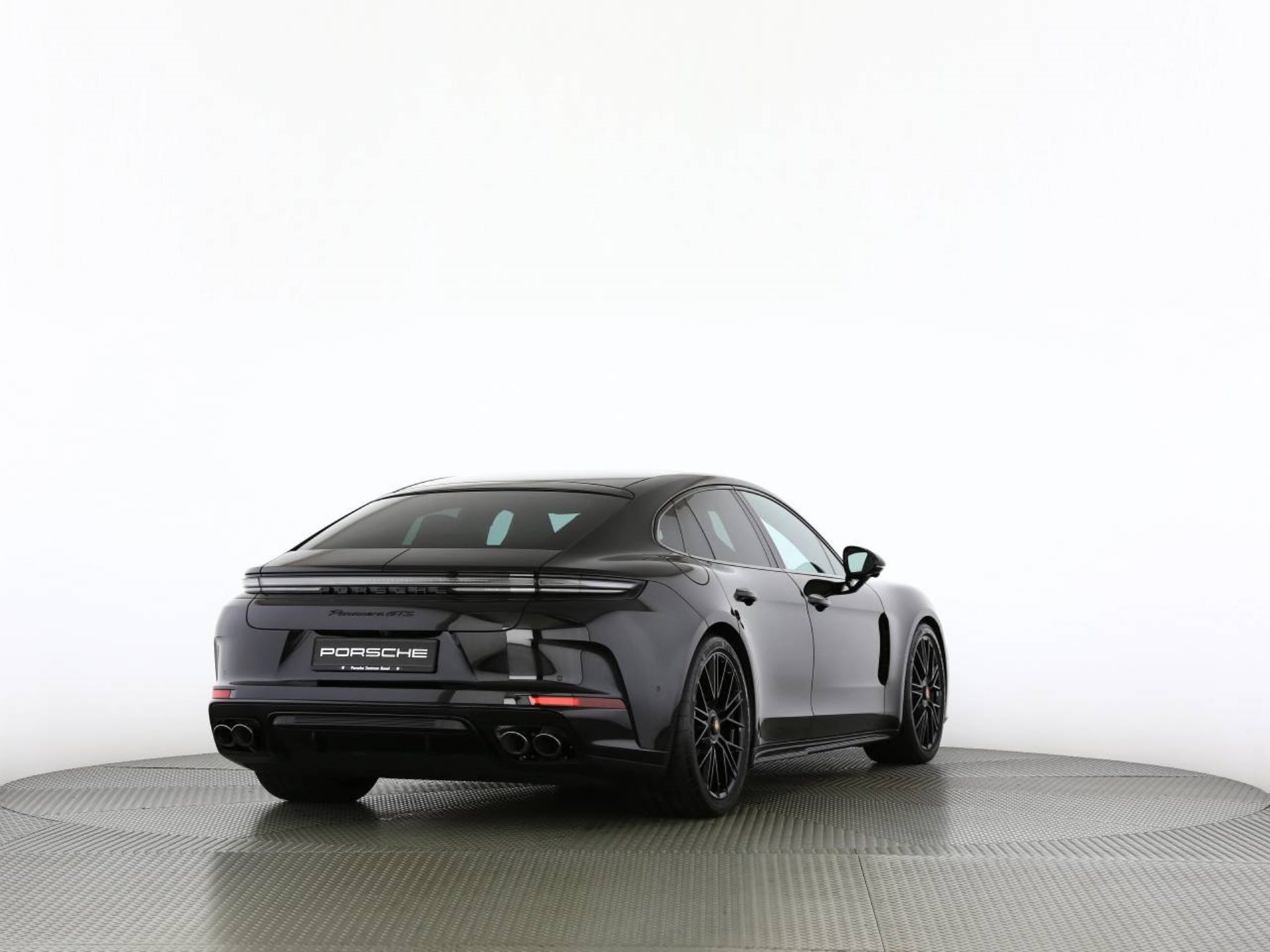 PORSCHE Panamera GTS-image-19