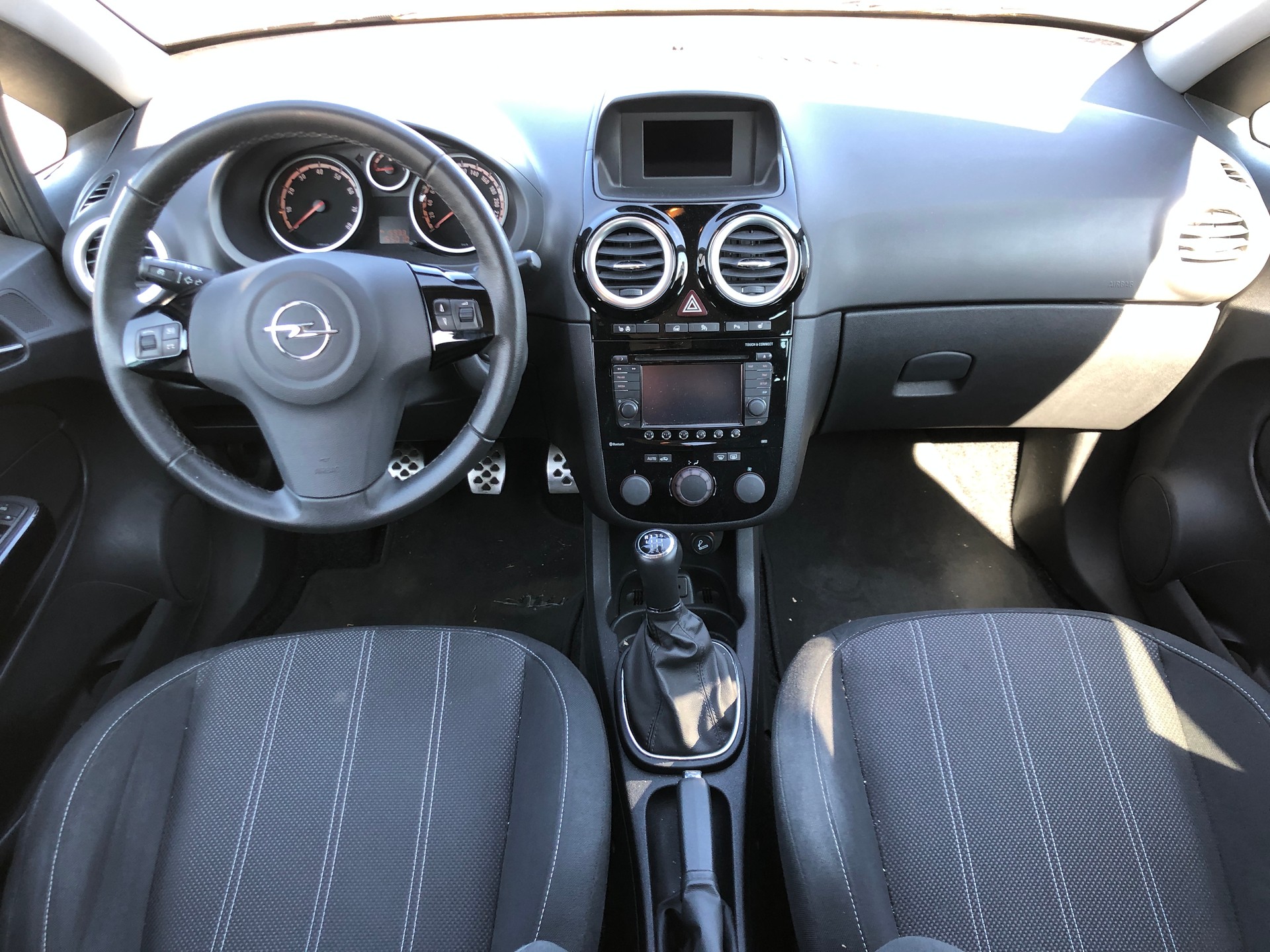 OPEL Corsa 1.6 Turbo Color Edition-image-7