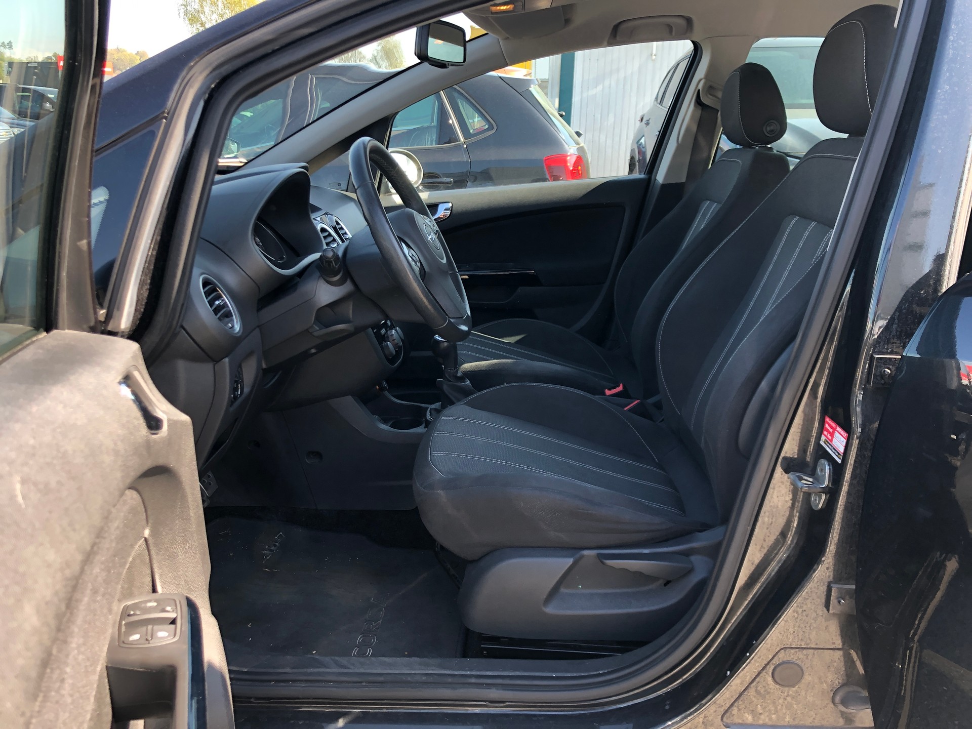 OPEL Corsa 1.6 Turbo Color Edition-image-8
