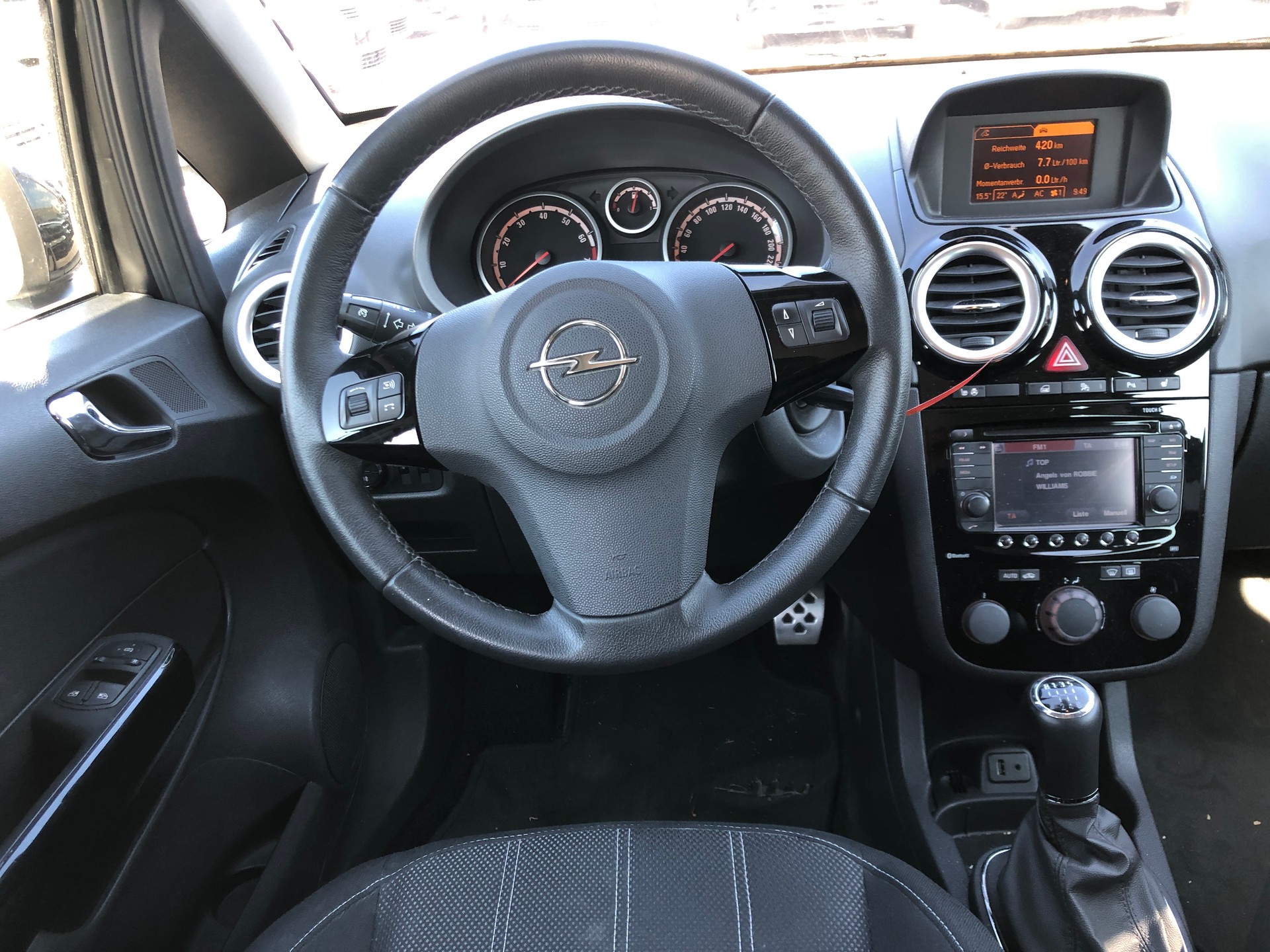 OPEL Corsa 1.6 Turbo Color Edition-image-6