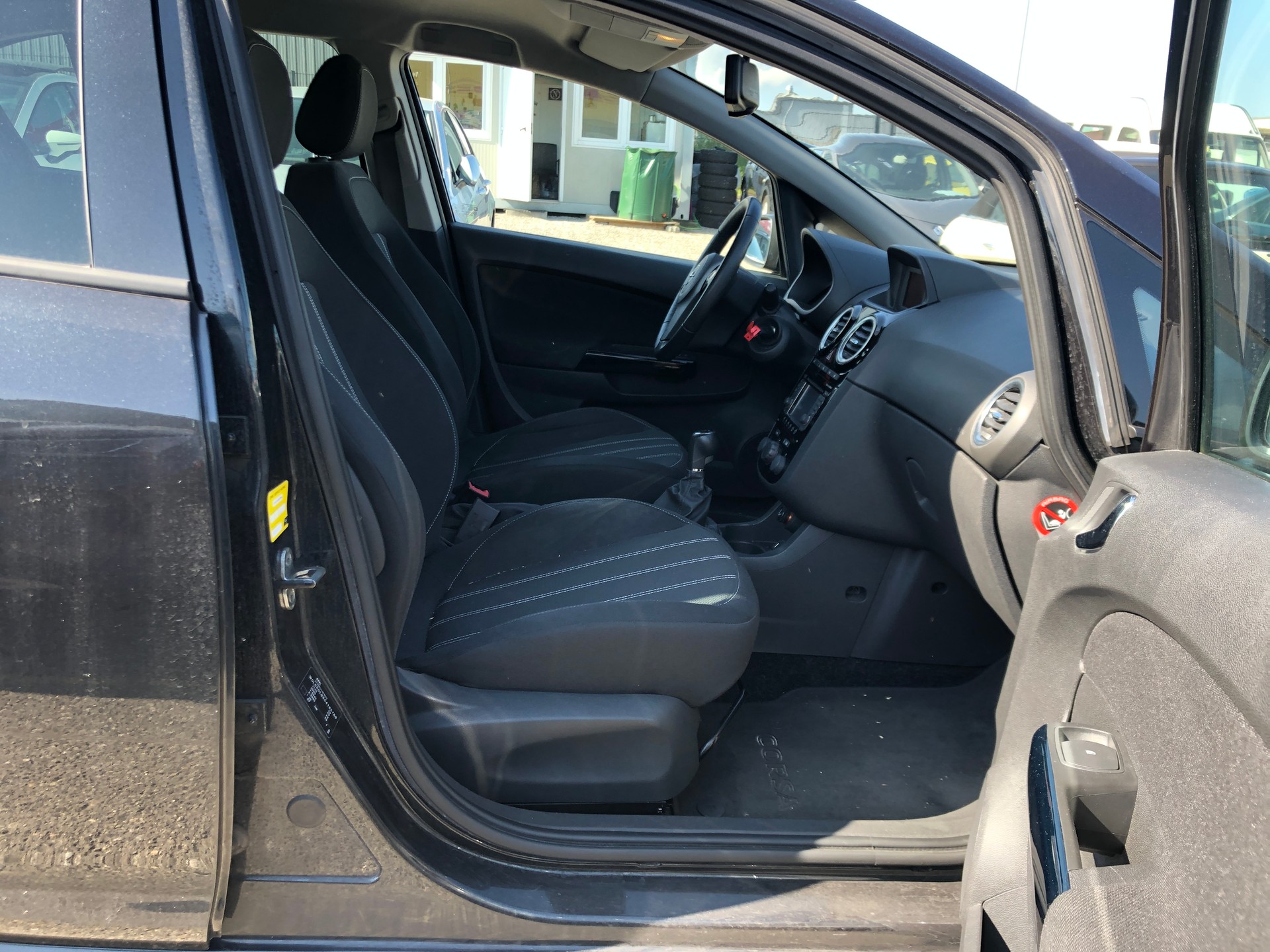 OPEL Corsa 1.6 Turbo Color Edition-image-9