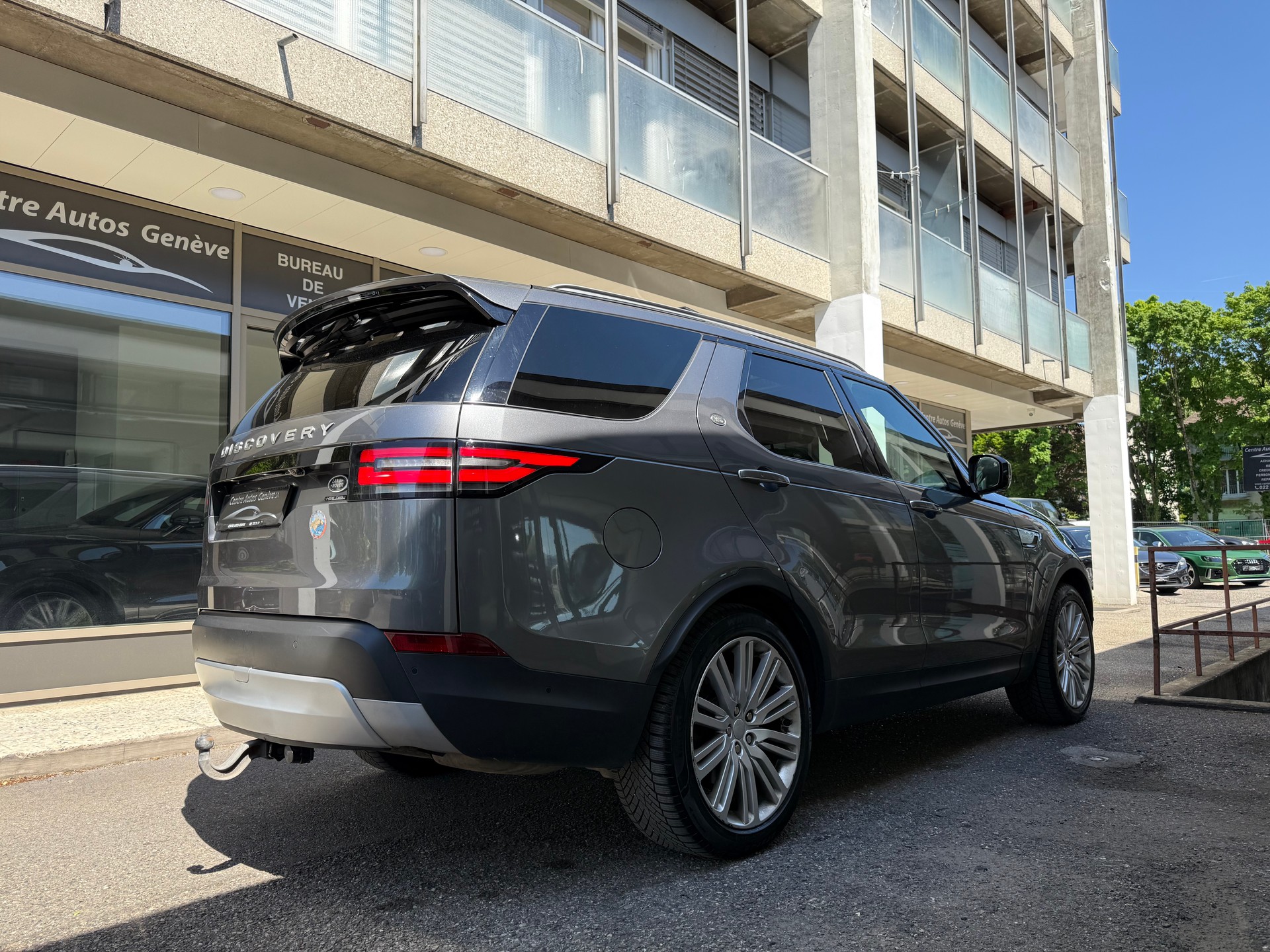 LAND ROVER Discovery 3.0 SDV6 SE Automatic-image-3
