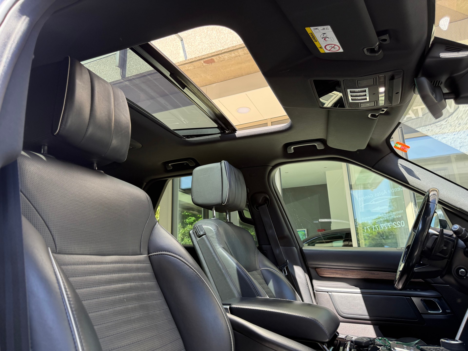 LAND ROVER Discovery 3.0 SDV6 SE Automatic-image-8