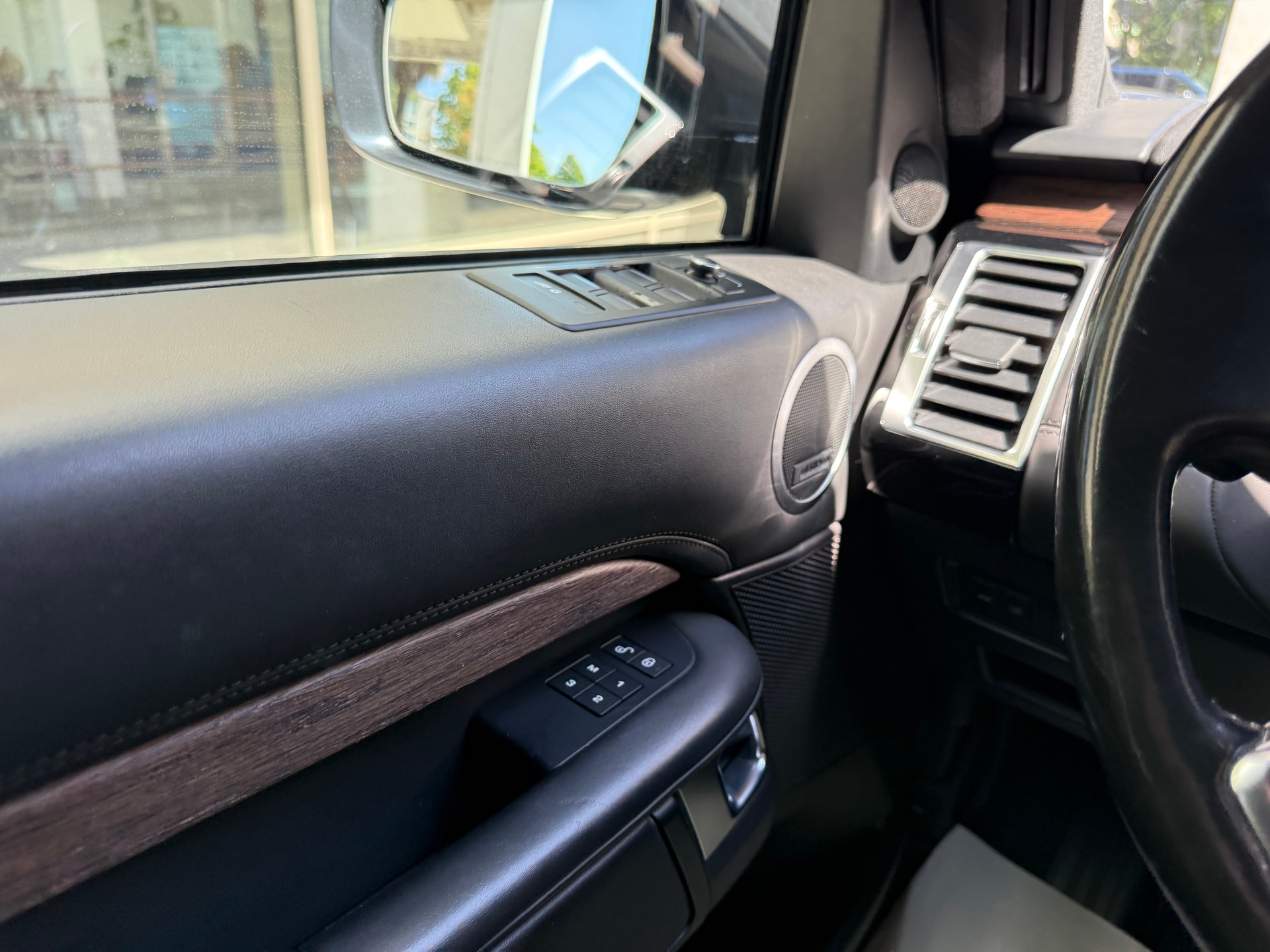 LAND ROVER Discovery 3.0 SDV6 SE Automatic-image-13