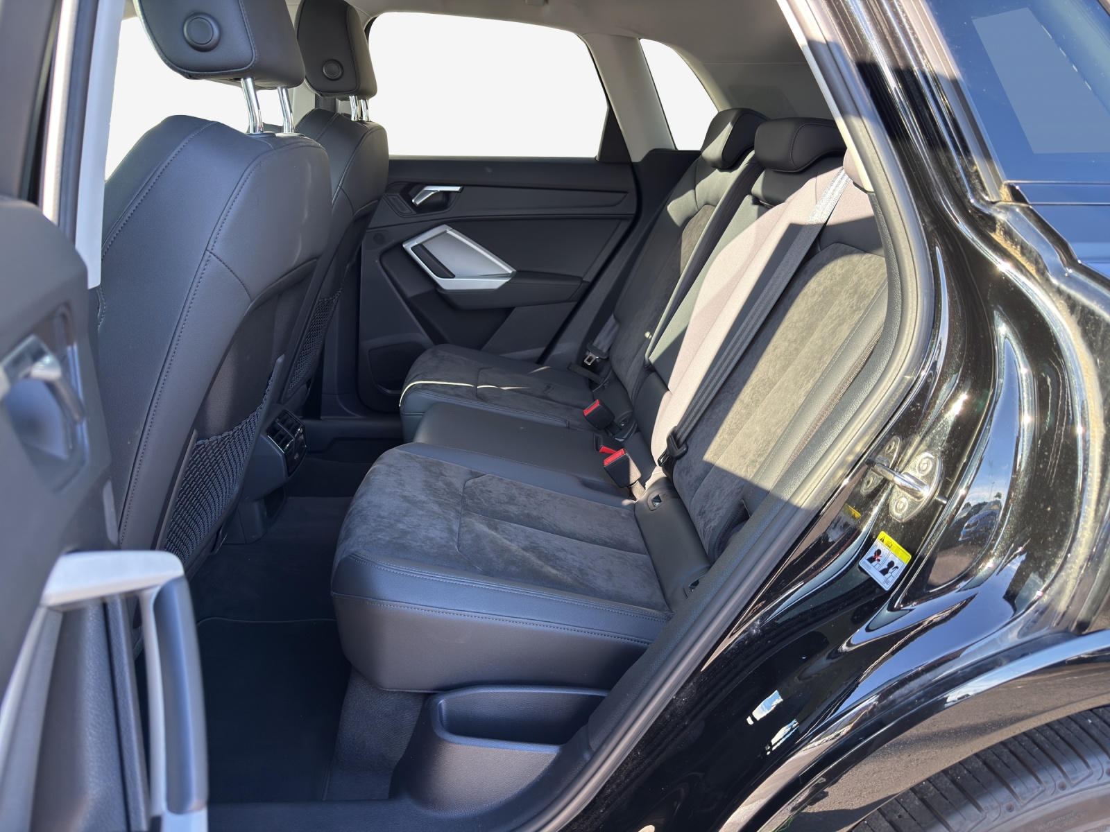 AUDI Q3 35 TFSI S line Attraction S-tronic-image-11