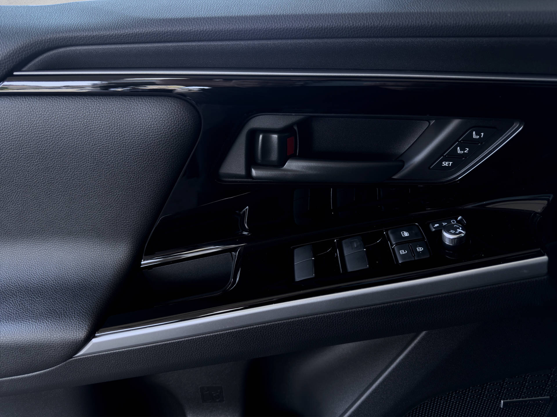 SUBARU Solterra eV Luxury AWD-image-14
