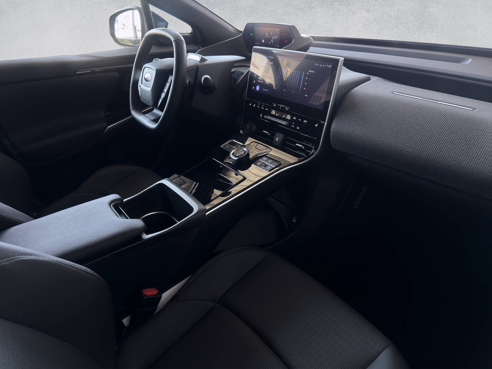 SUBARU Solterra eV Luxury AWD-image-13