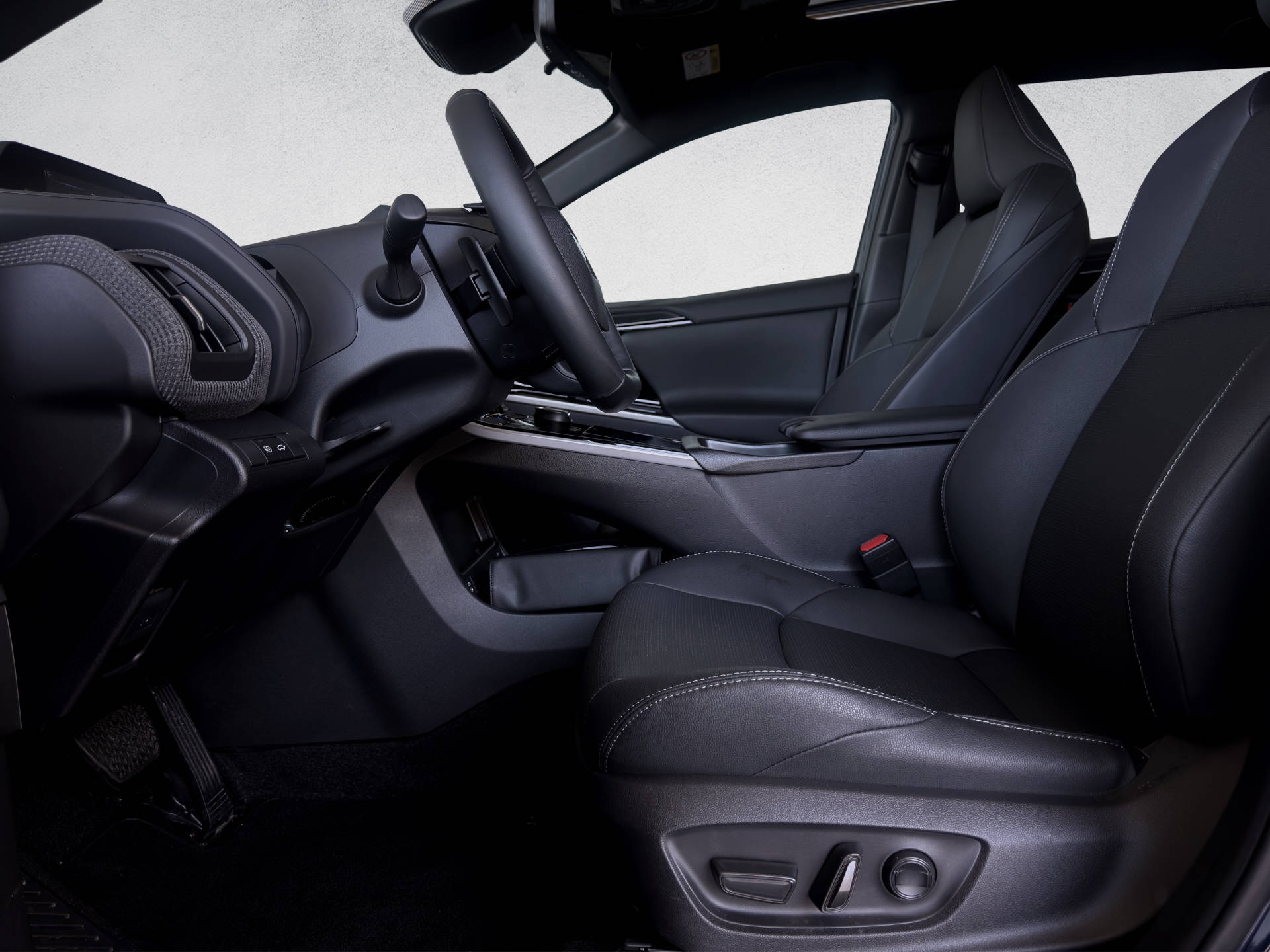 SUBARU Solterra eV Luxury AWD-image-7