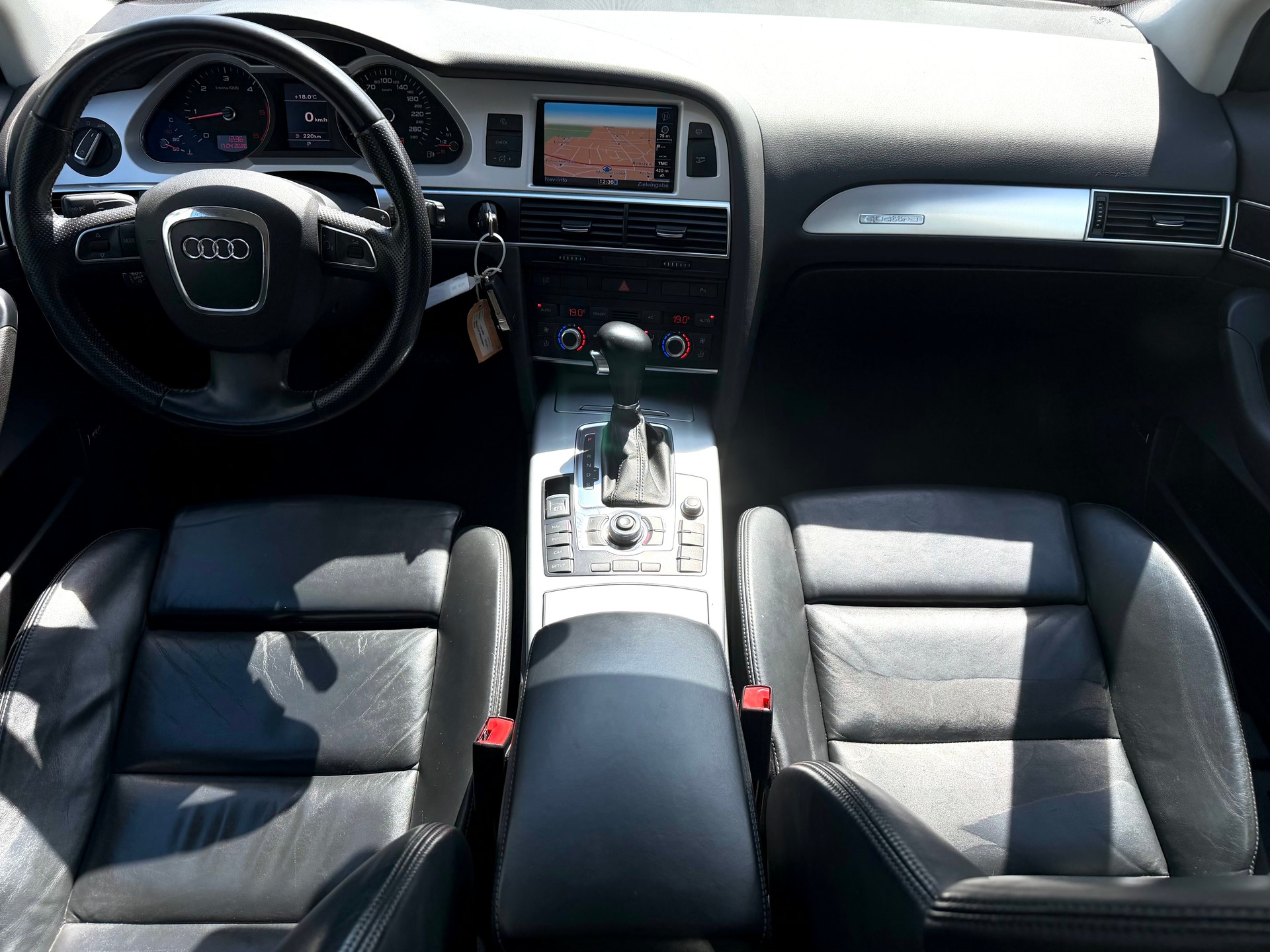 AUDI A6 Avant 3.0 V6 TDI quattro tiptronic-image-12