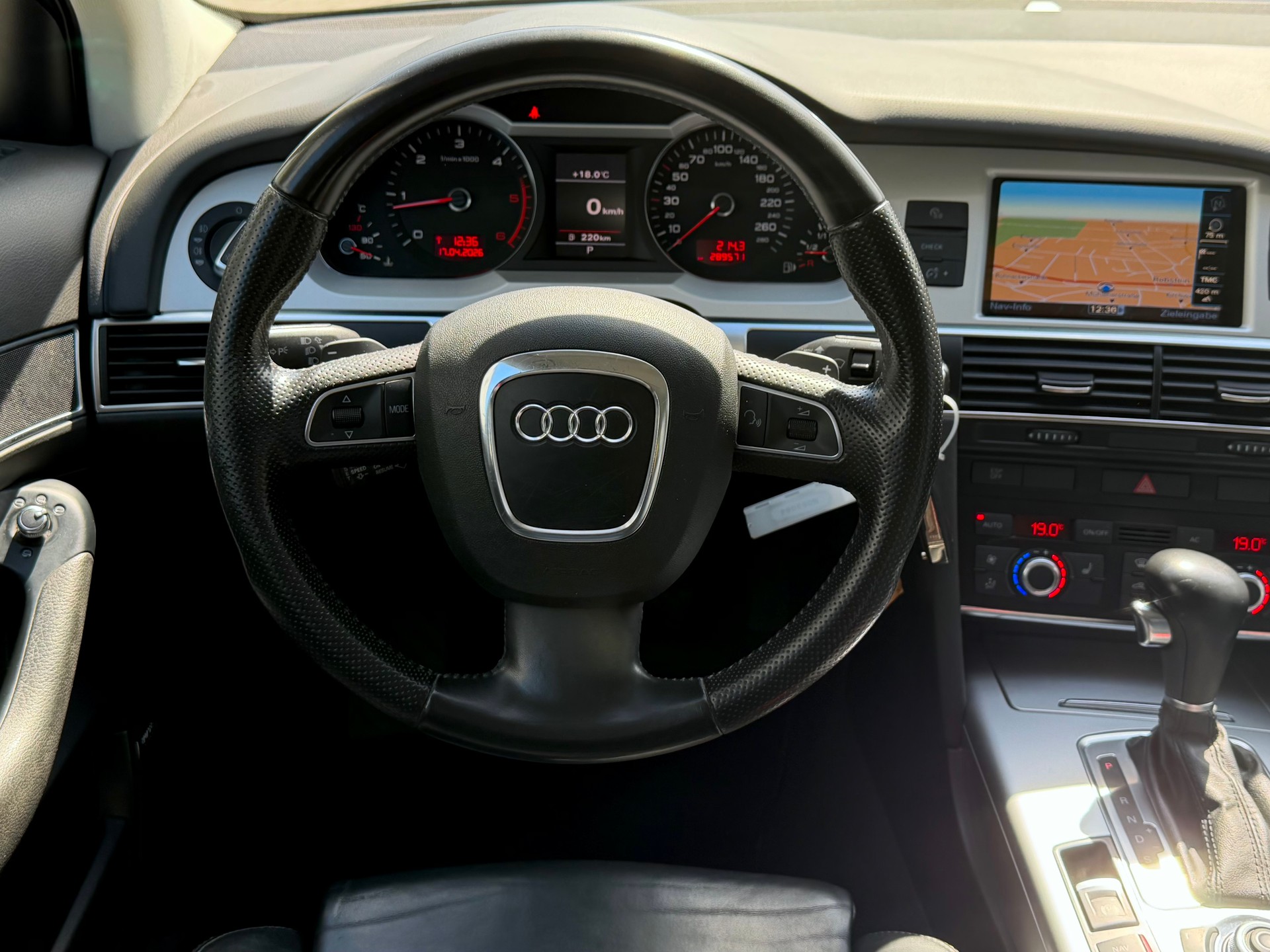 AUDI A6 Avant 3.0 V6 TDI quattro tiptronic-image-11