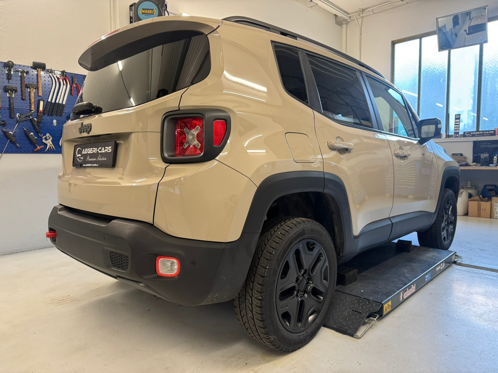 JEEP Renegade 2.0 CRD Trailhawk AWD + Low Range 9ATX-showroom-element-3