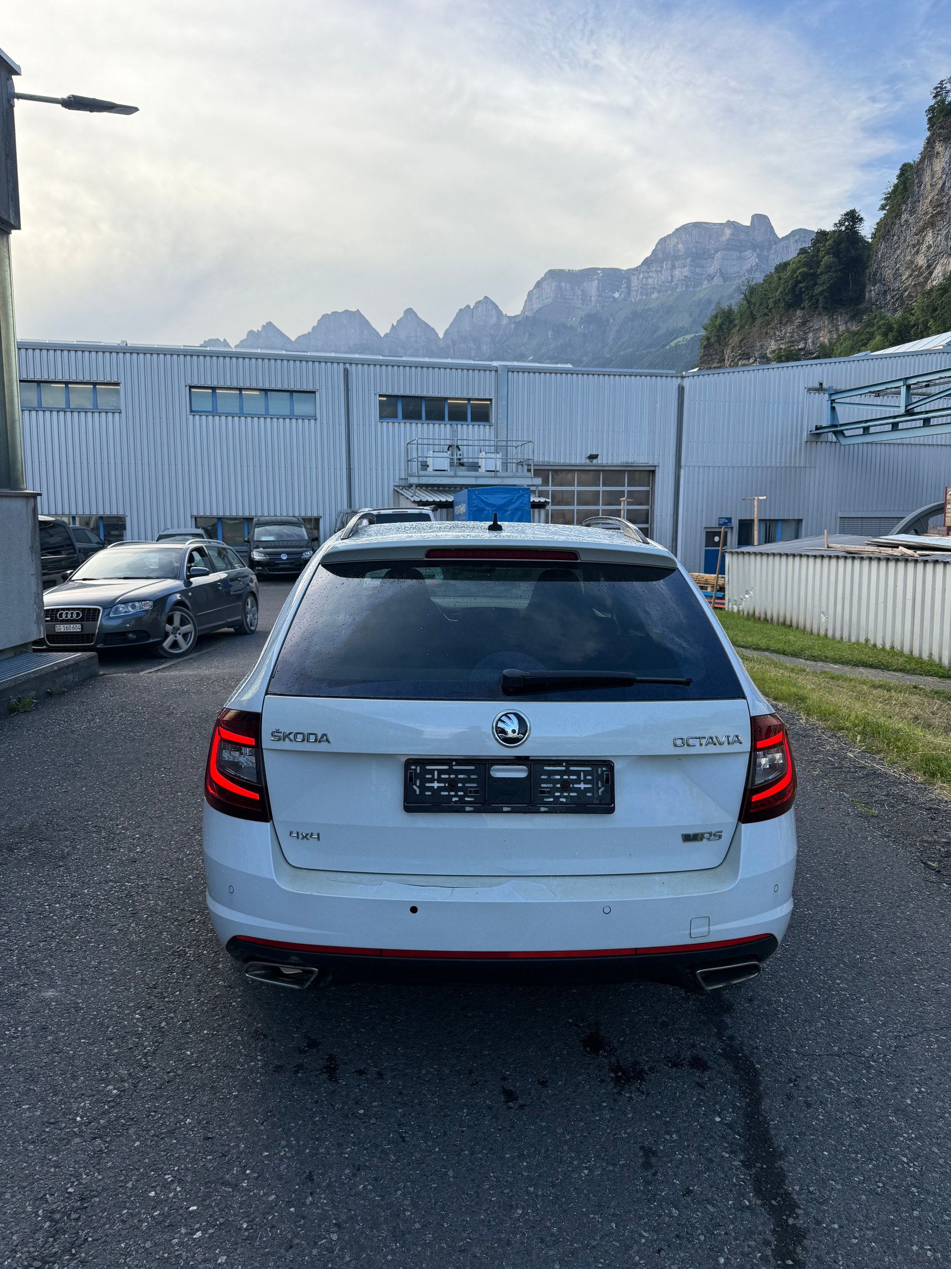 SKODA Octavia Combi 2.0 TDI RS Prag 4x4 DSG-image-13