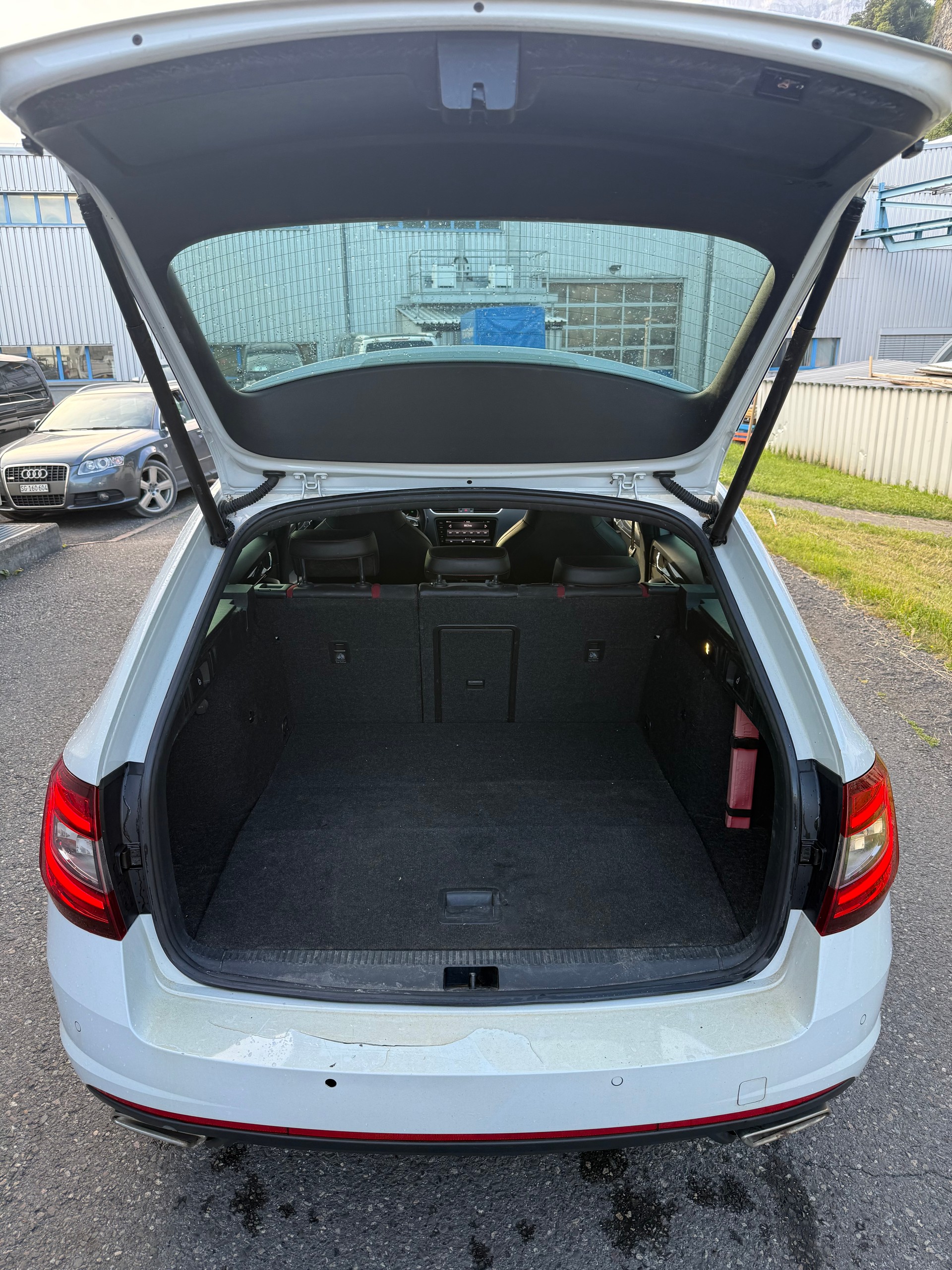 SKODA Octavia Combi 2.0 TDI RS Prag 4x4 DSG-image-12