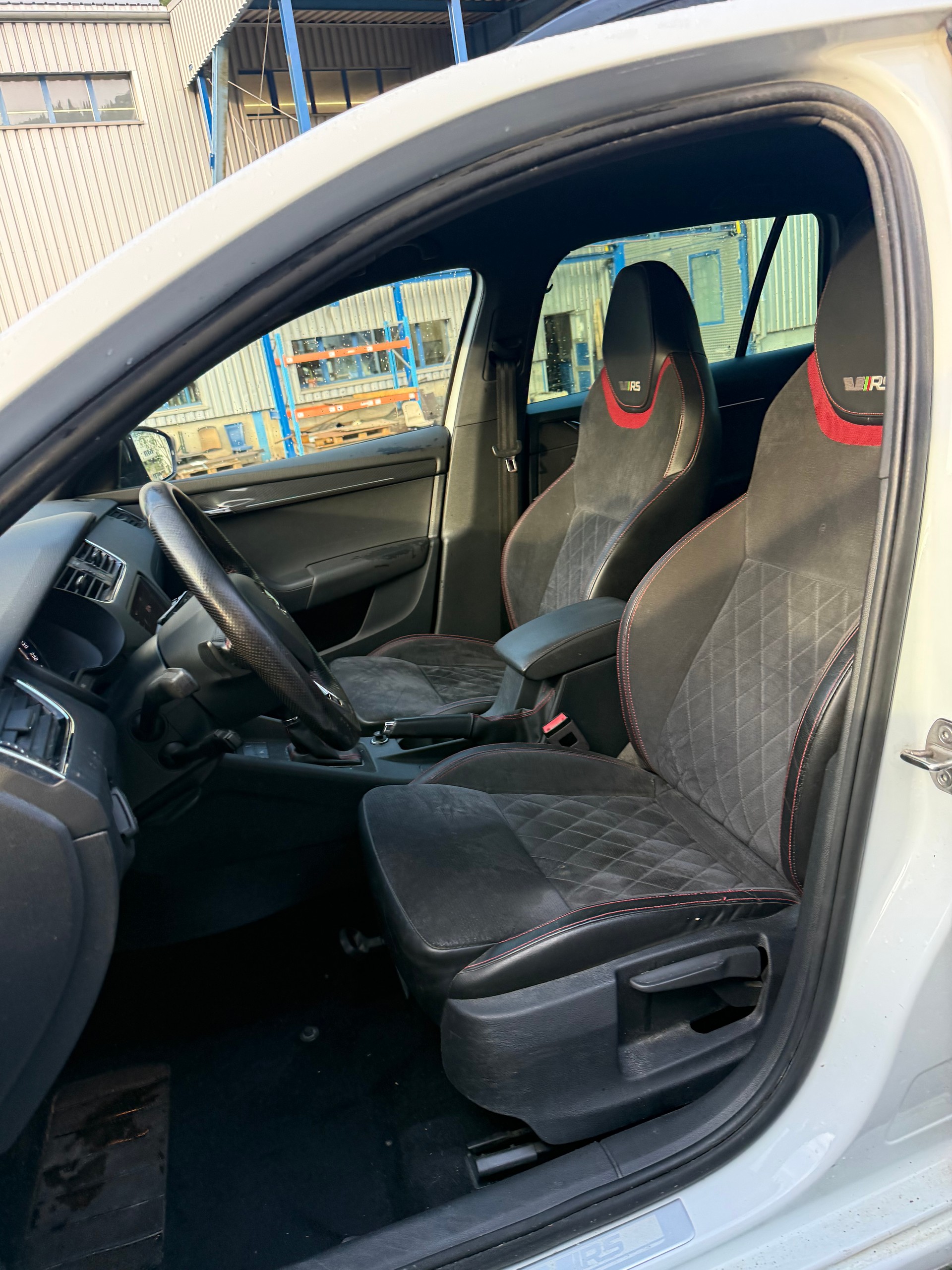 SKODA Octavia Combi 2.0 TDI RS Prag 4x4 DSG-image-9