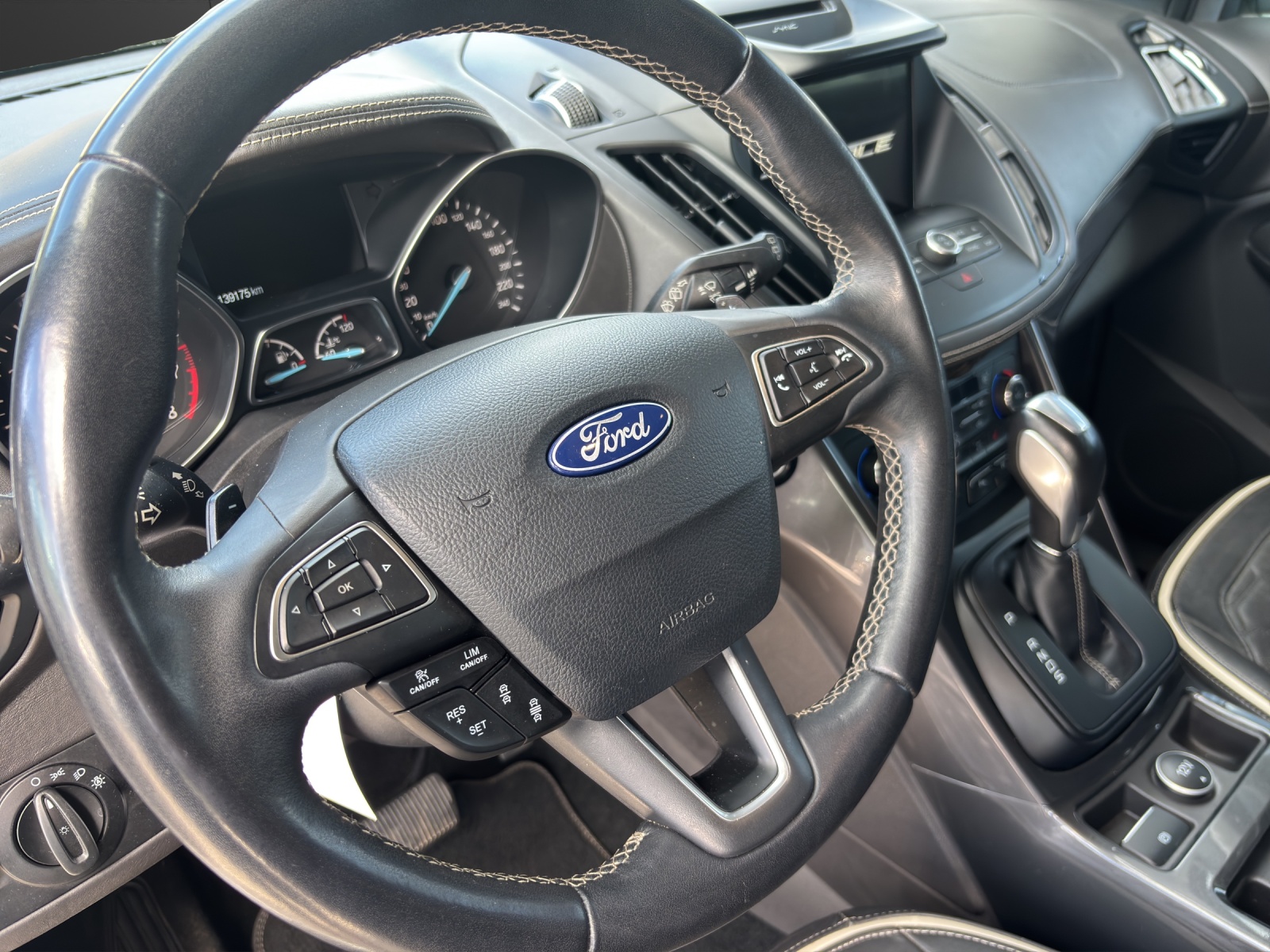 FORD Kuga 1.5 SCTi Vignale 4WD Automatic-image-3