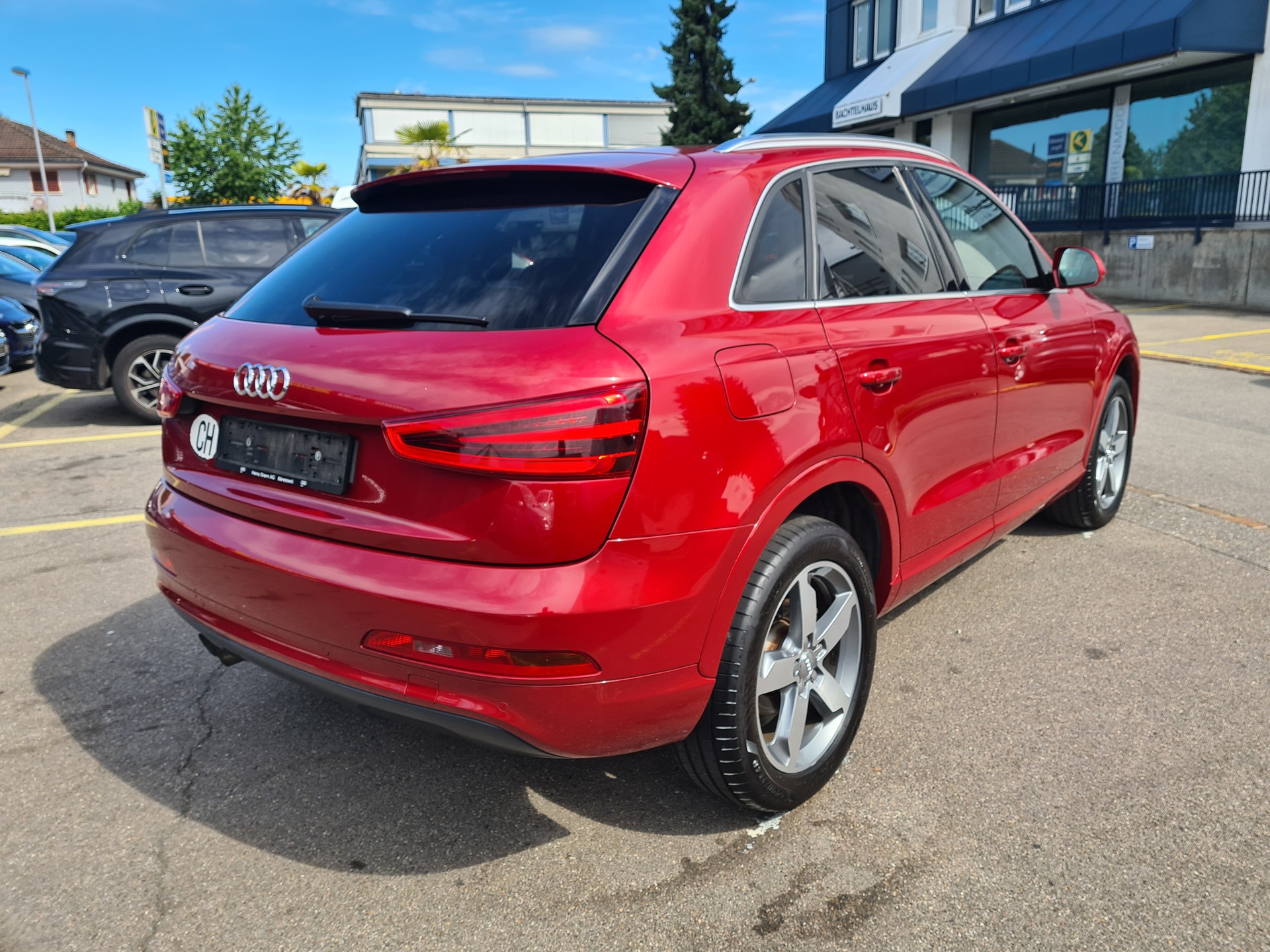 AUDI Q3 2.0 TDI quattro-image-6