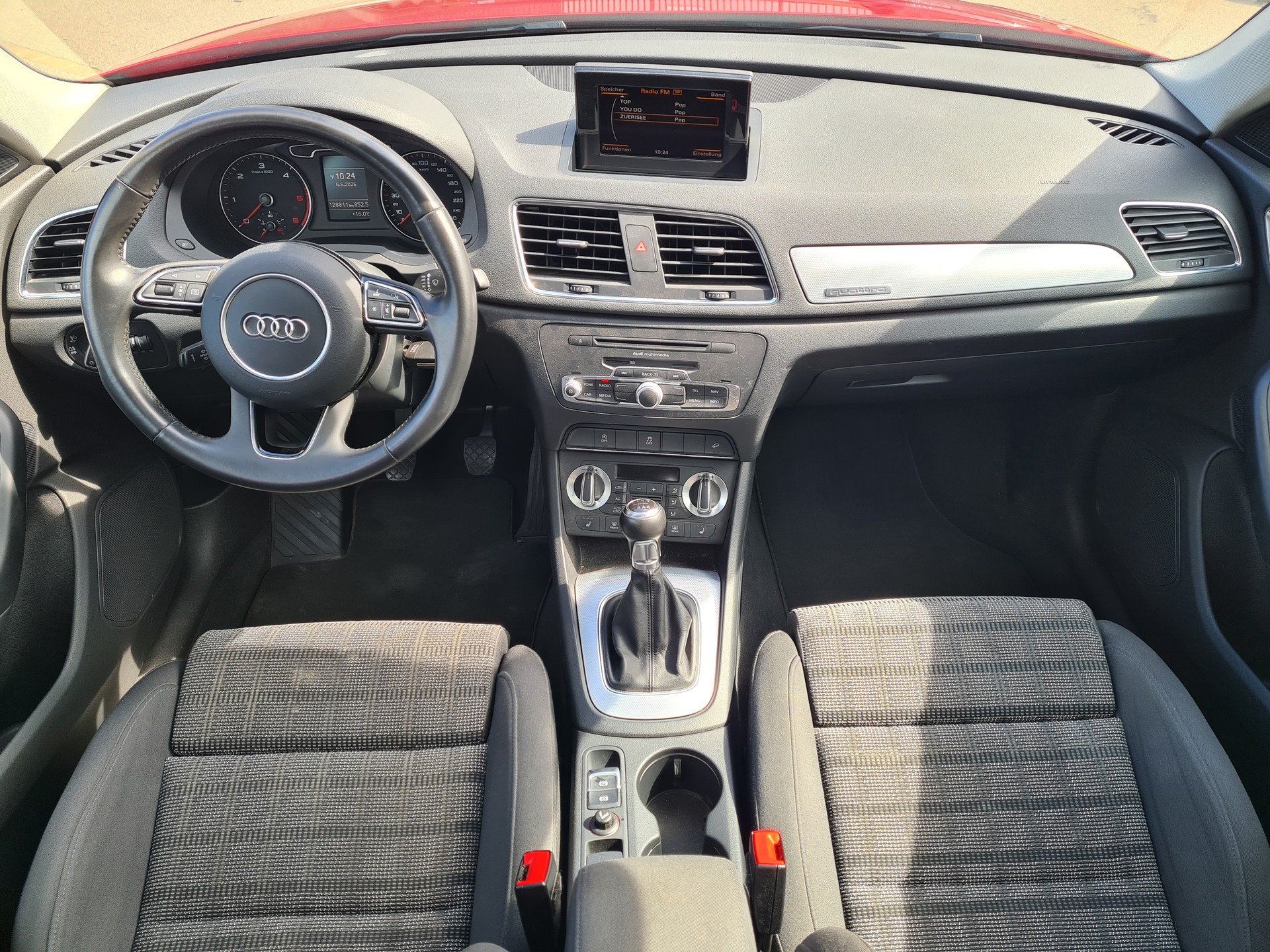 AUDI Q3 2.0 TDI quattro-image-10