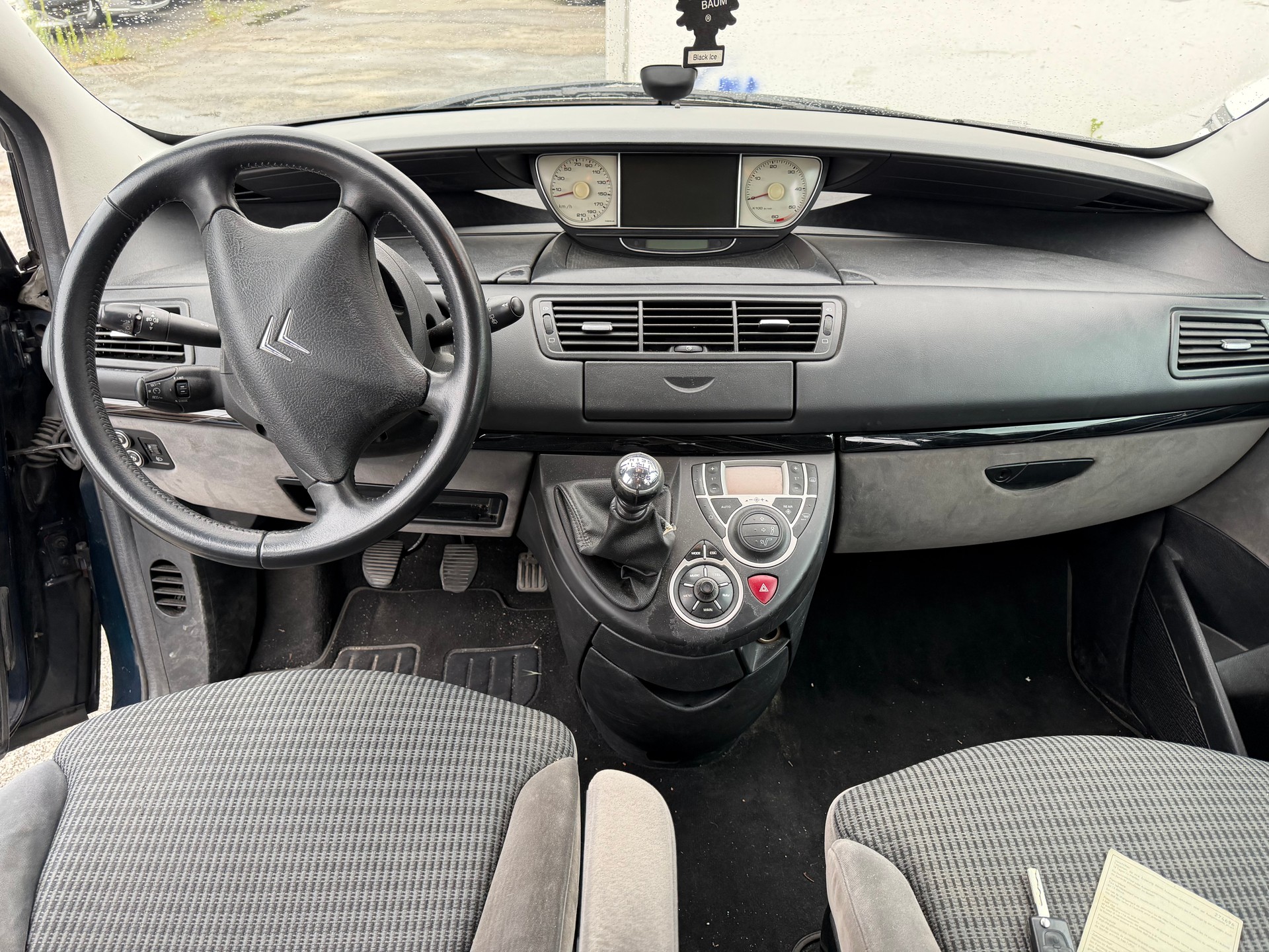 CITROEN C8 2.0 16V HDi Attraction-image-6