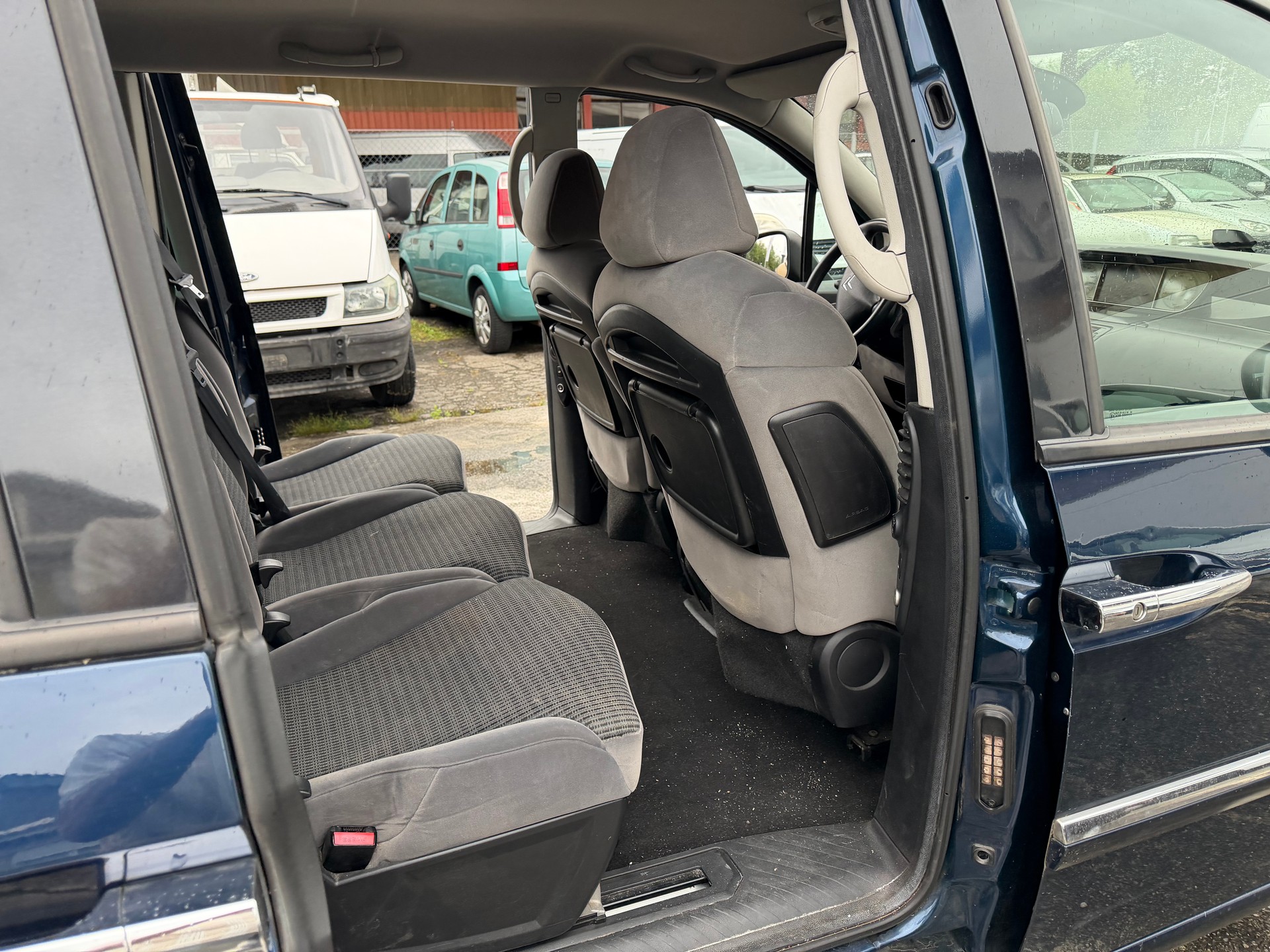 CITROEN C8 2.0 16V HDi Attraction-image-8
