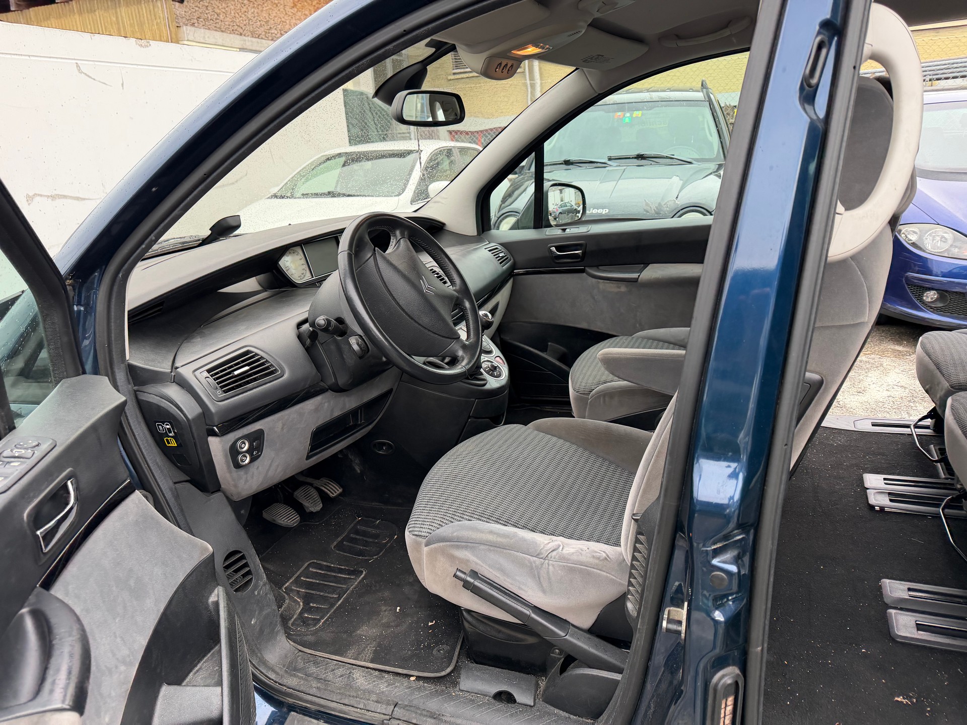 CITROEN C8 2.0 16V HDi Attraction-image-10
