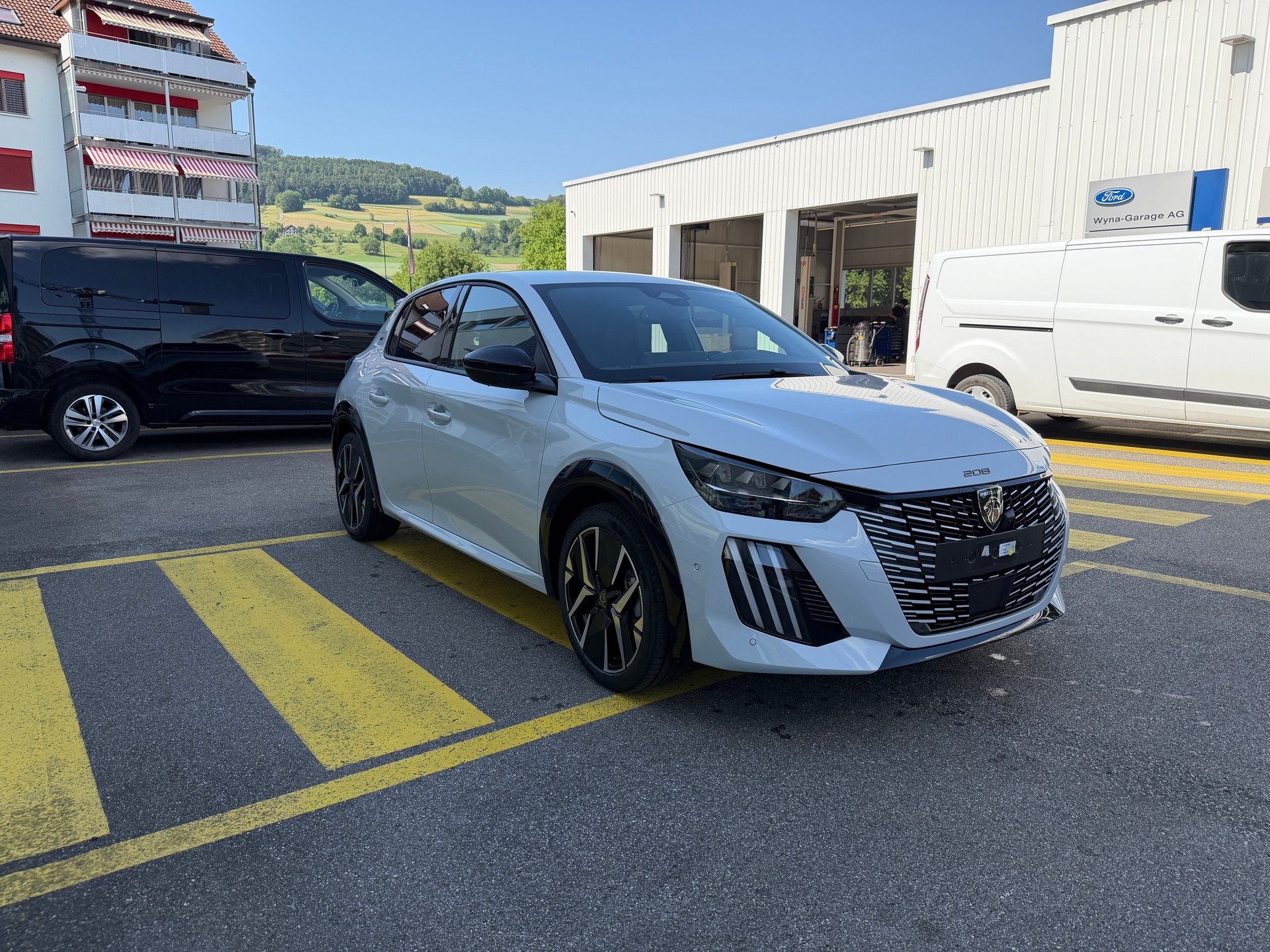 PEUGEOT 208 1.2 Hybrid 145 GT-image-5