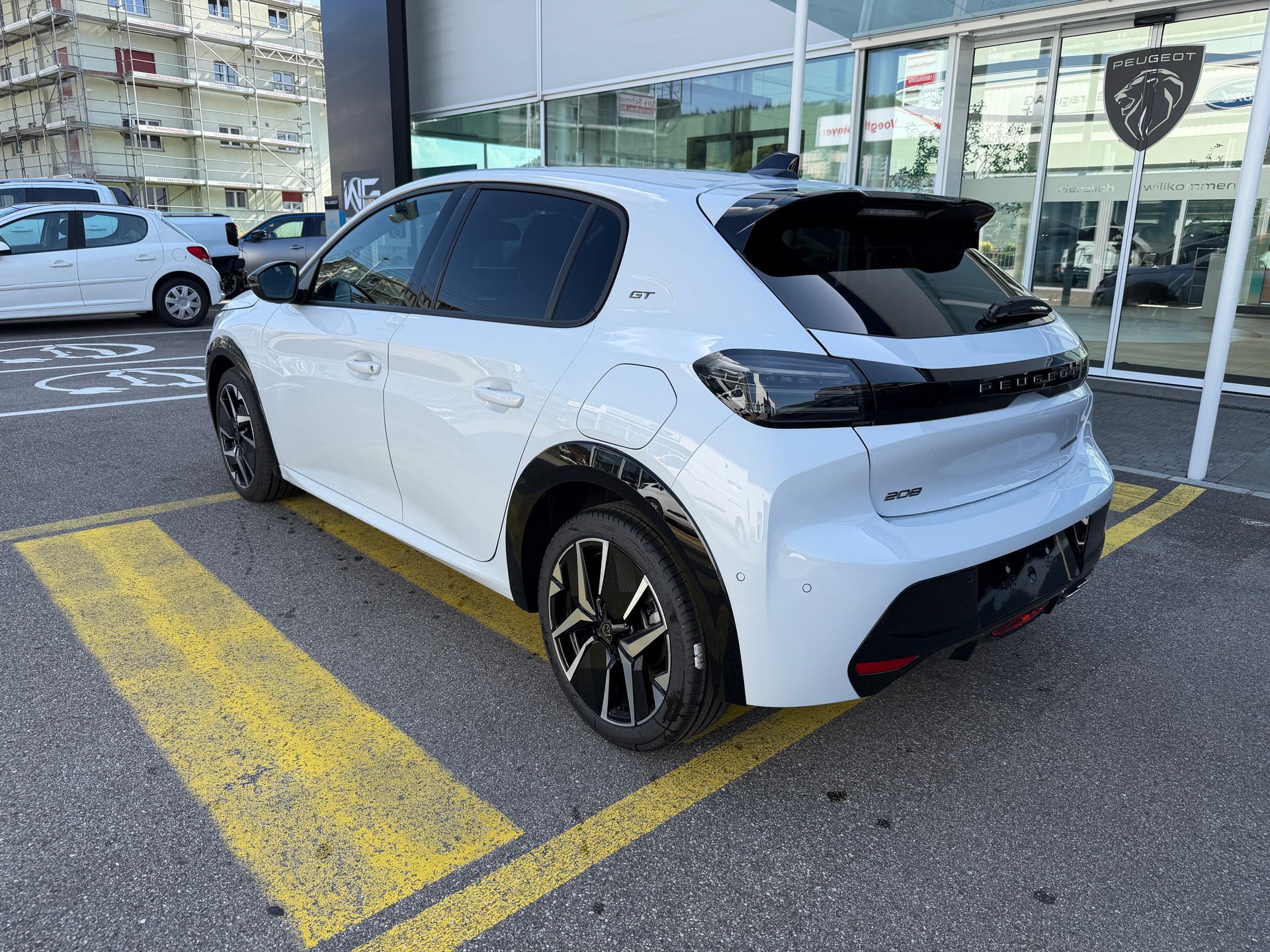 PEUGEOT 208 1.2 Hybrid 145 GT-image-1