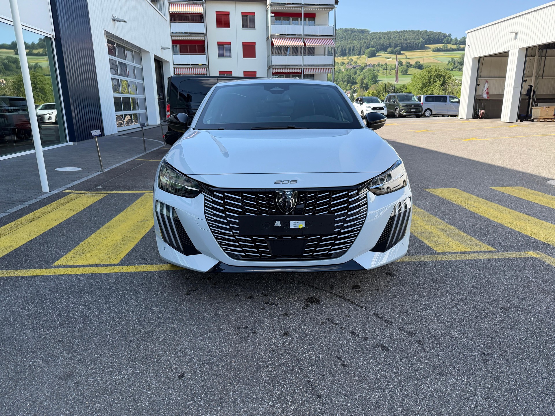 PEUGEOT 208 1.2 Hybrid 145 GT-image-6