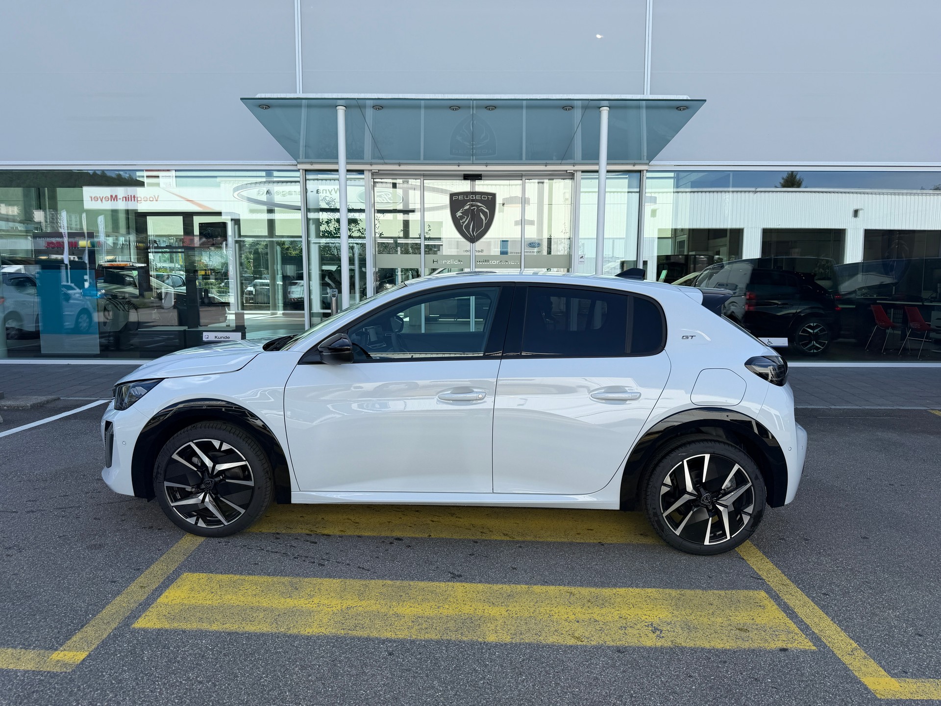 PEUGEOT 208 1.2 Hybrid 145 GT-image-0