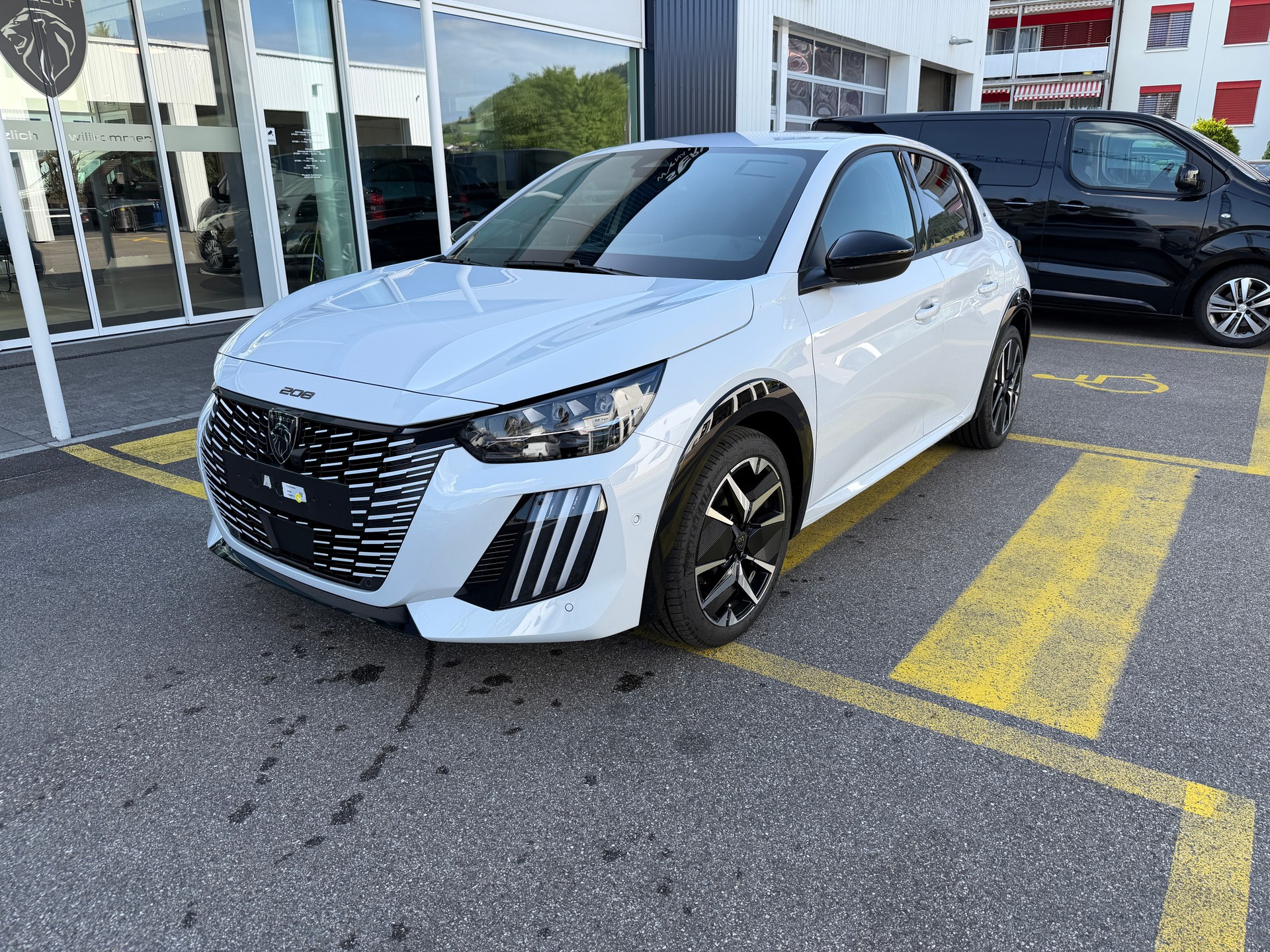 PEUGEOT 208 1.2 Hybrid 145 GT-image-7