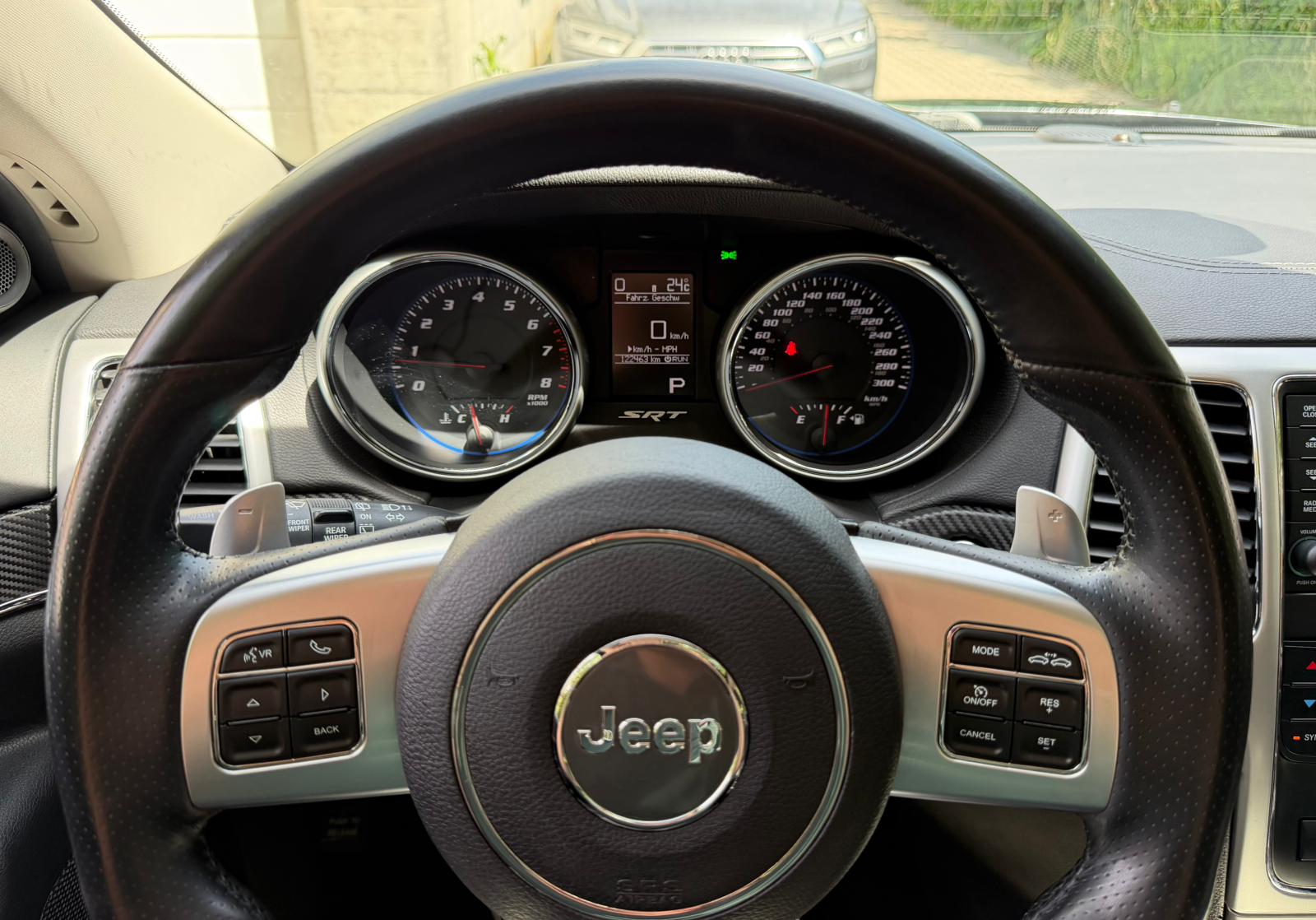 JEEP Grand Cherokee 6.4 SRT8 Automatic-image-27
