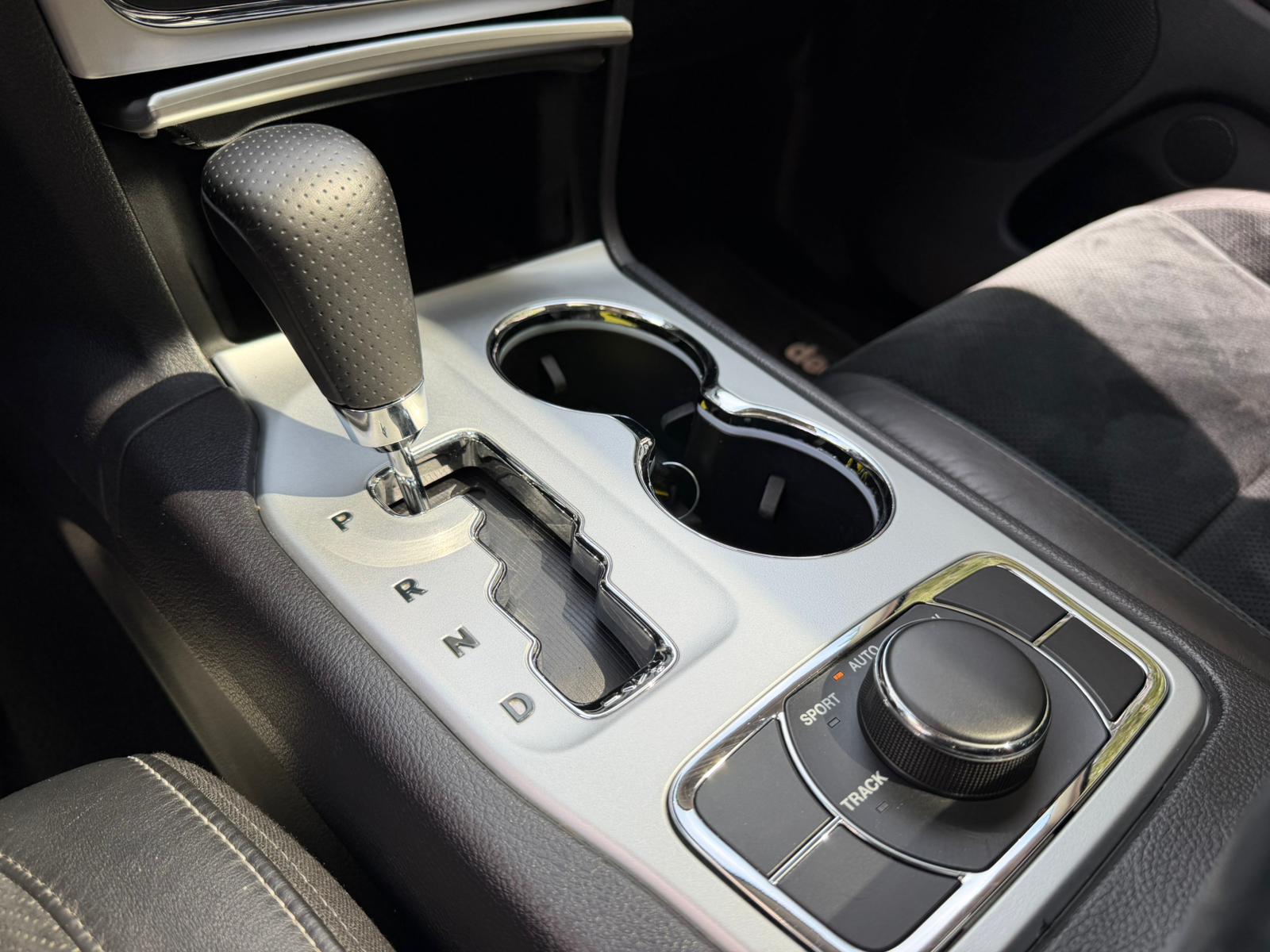 JEEP Grand Cherokee 6.4 SRT8 Automatic-image-26