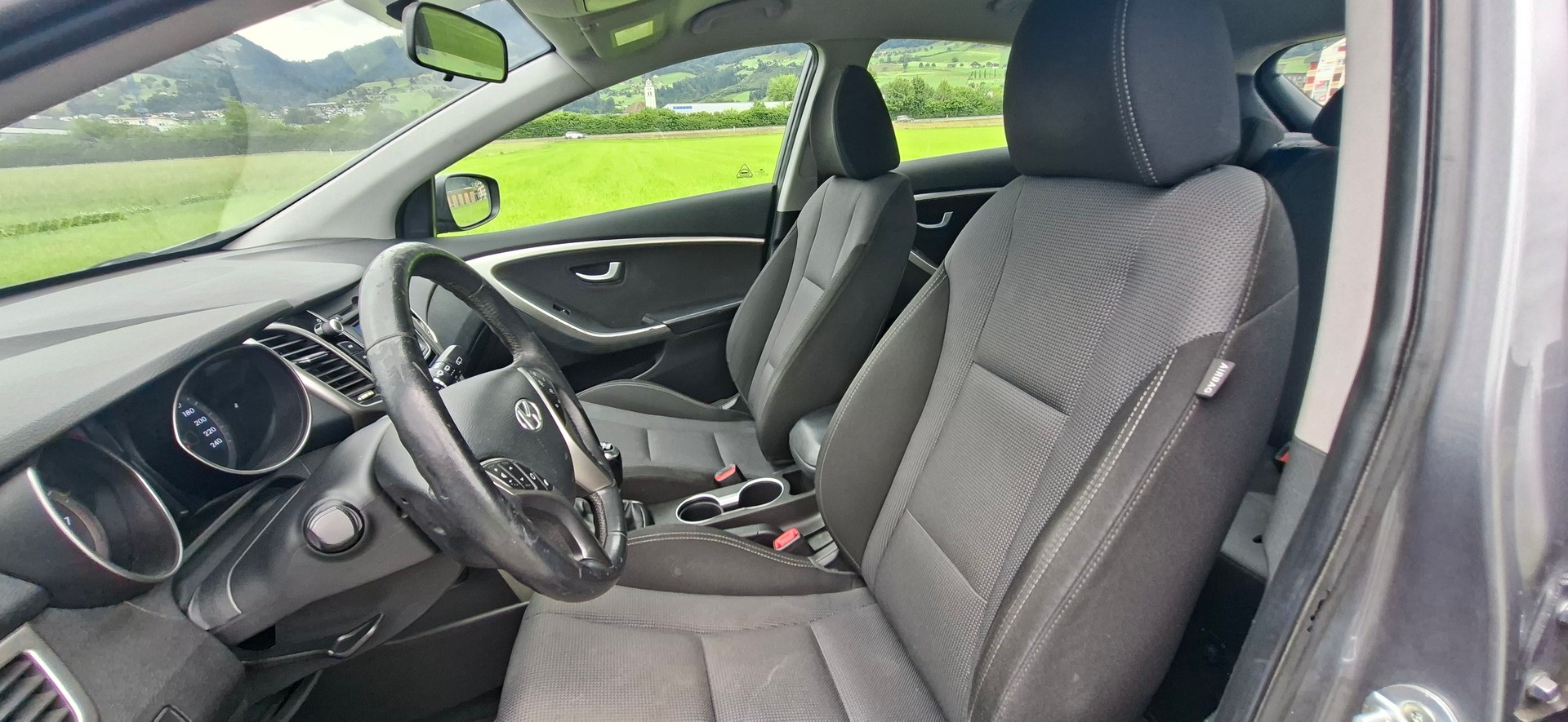 HYUNDAI i30 1.4 Comfort-image-4