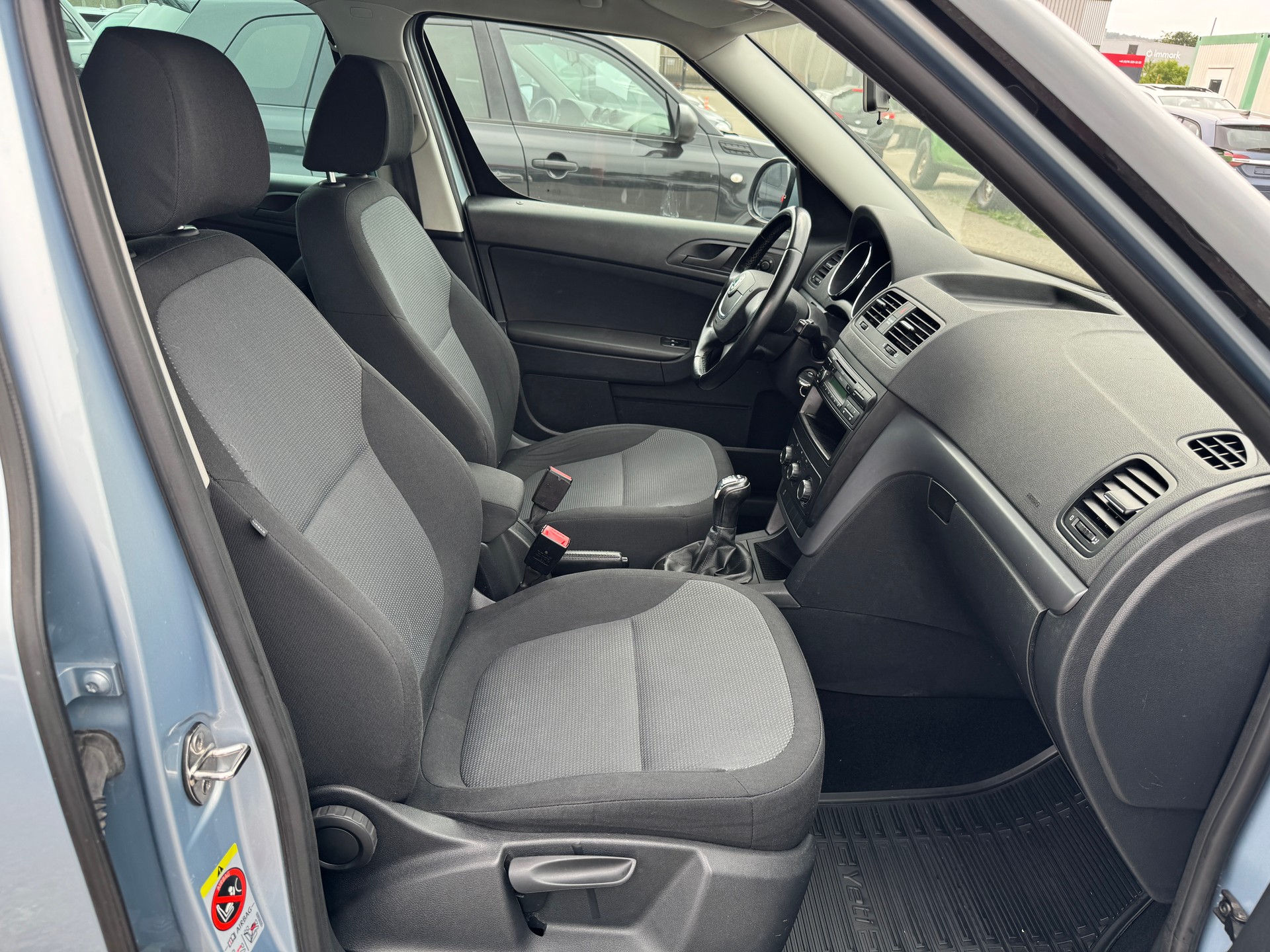 SKODA Yeti 1.8 TSI Entry 4x4-image-10