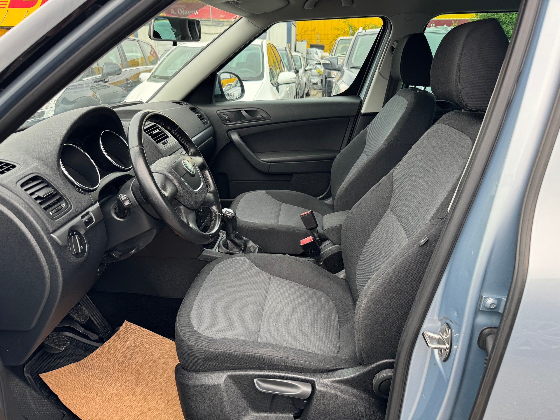 SKODA Yeti 1.8 TSI Entry 4x4-image-8