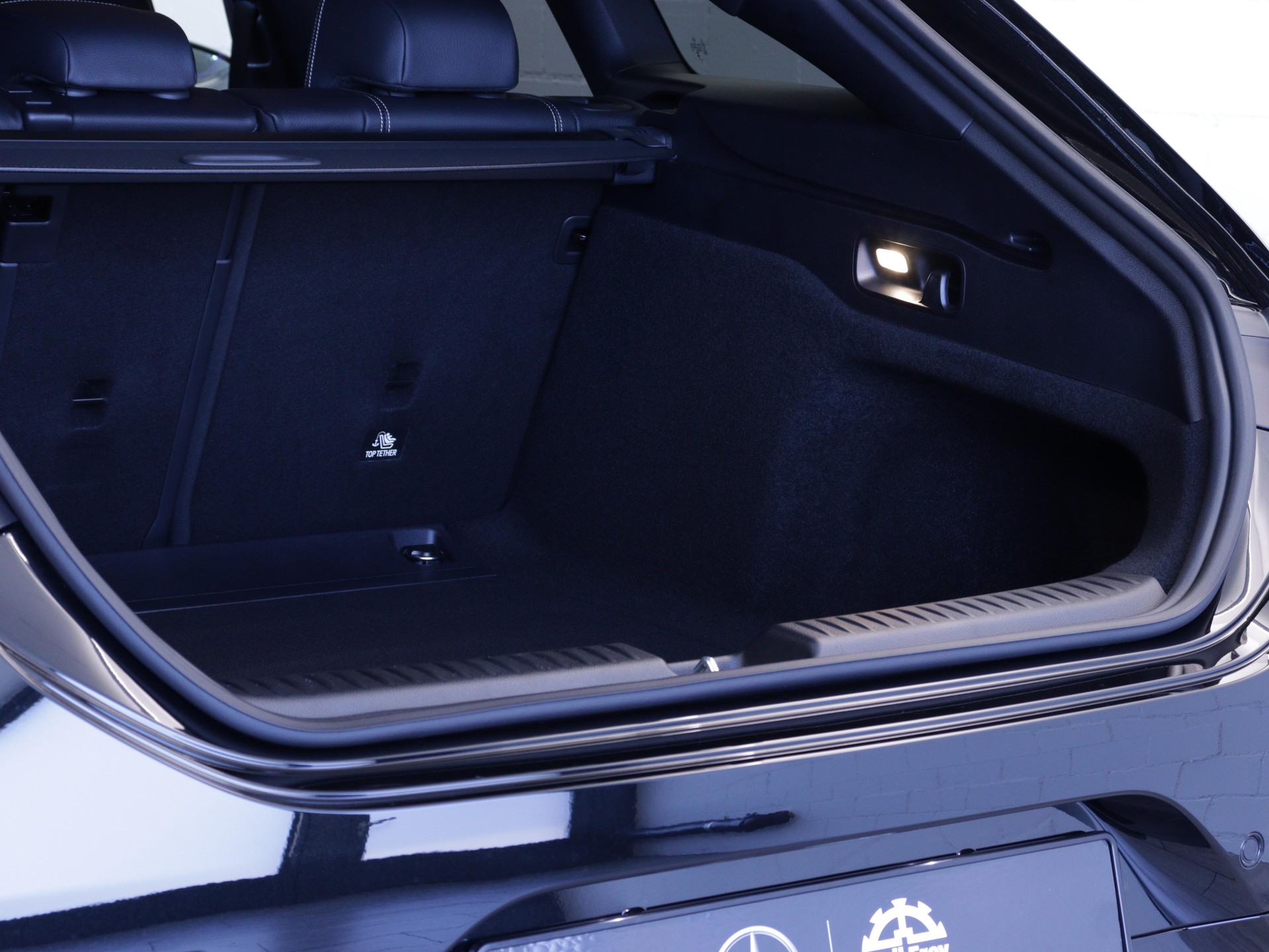 MERCEDES-BENZ CLA 220 4-Matic Shooting Brake-image-12