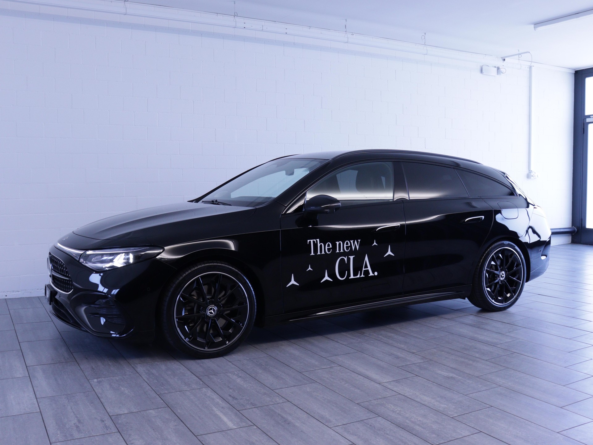 MERCEDES-BENZ CLA 220 4-Matic Shooting Brake-image-1