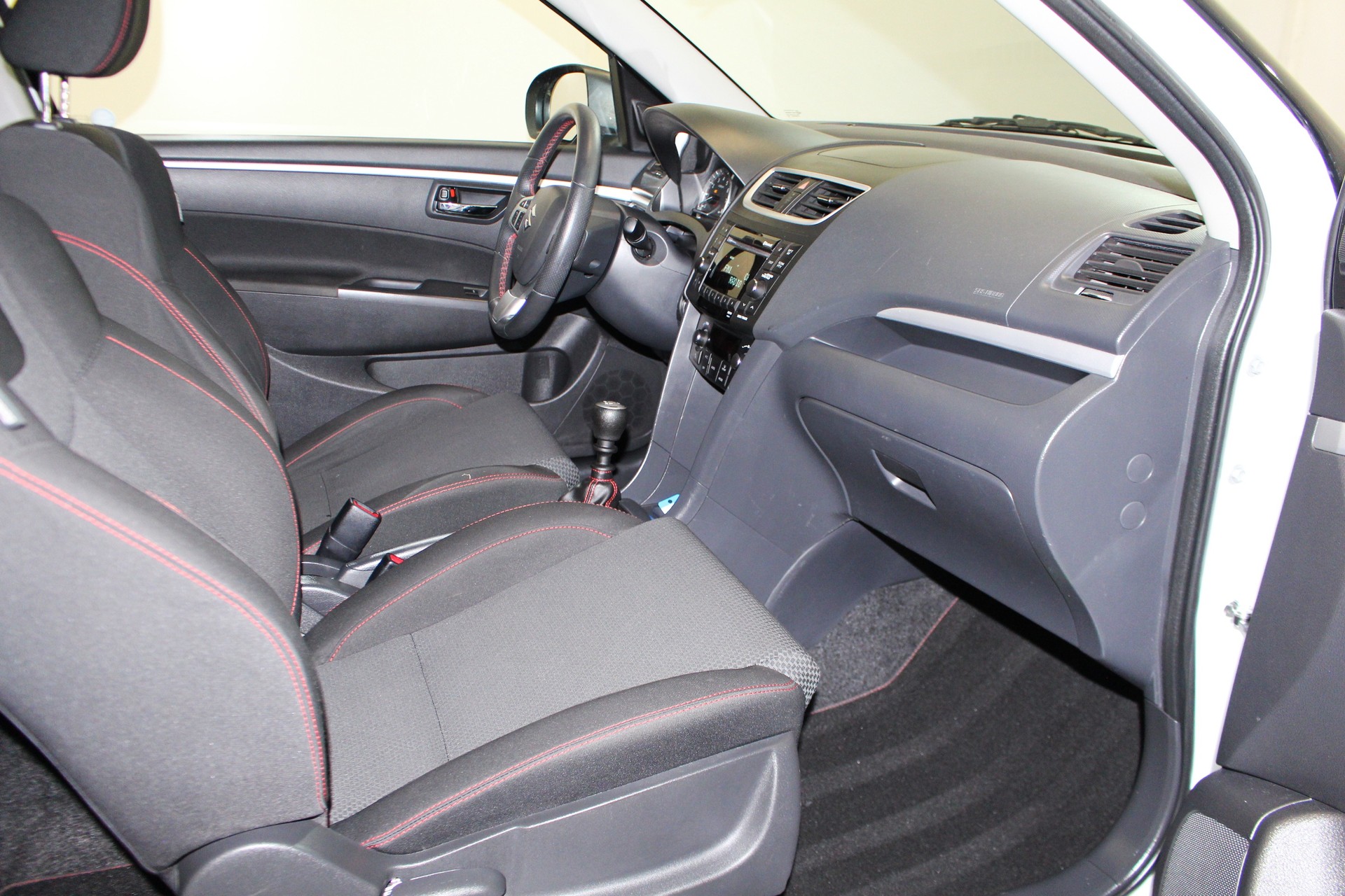 SUZUKI Swift 1.6 16V Sport-image-9