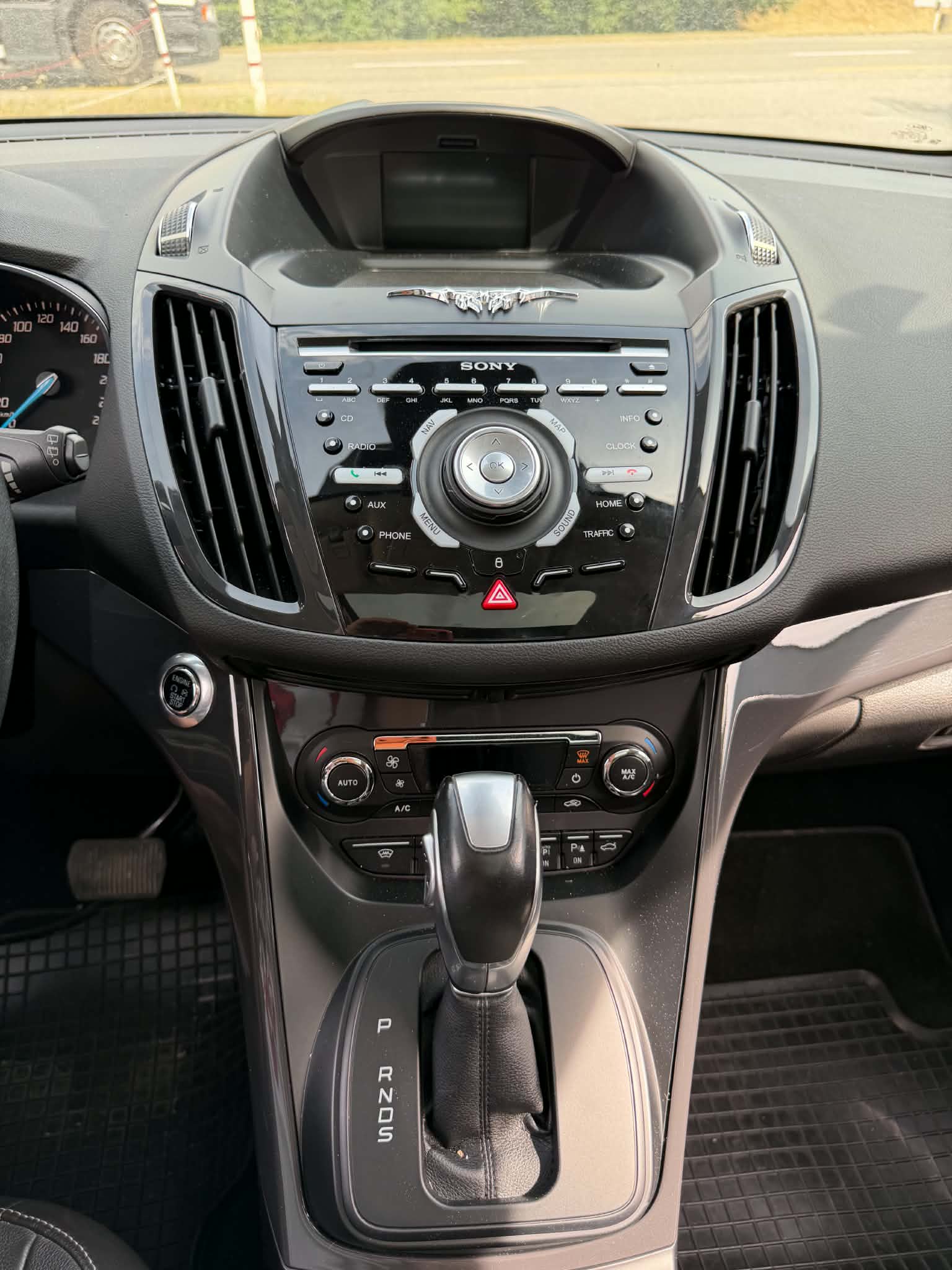FORD Kuga 2.0 TDCi Titanium S 4WD PowerShift-image-2