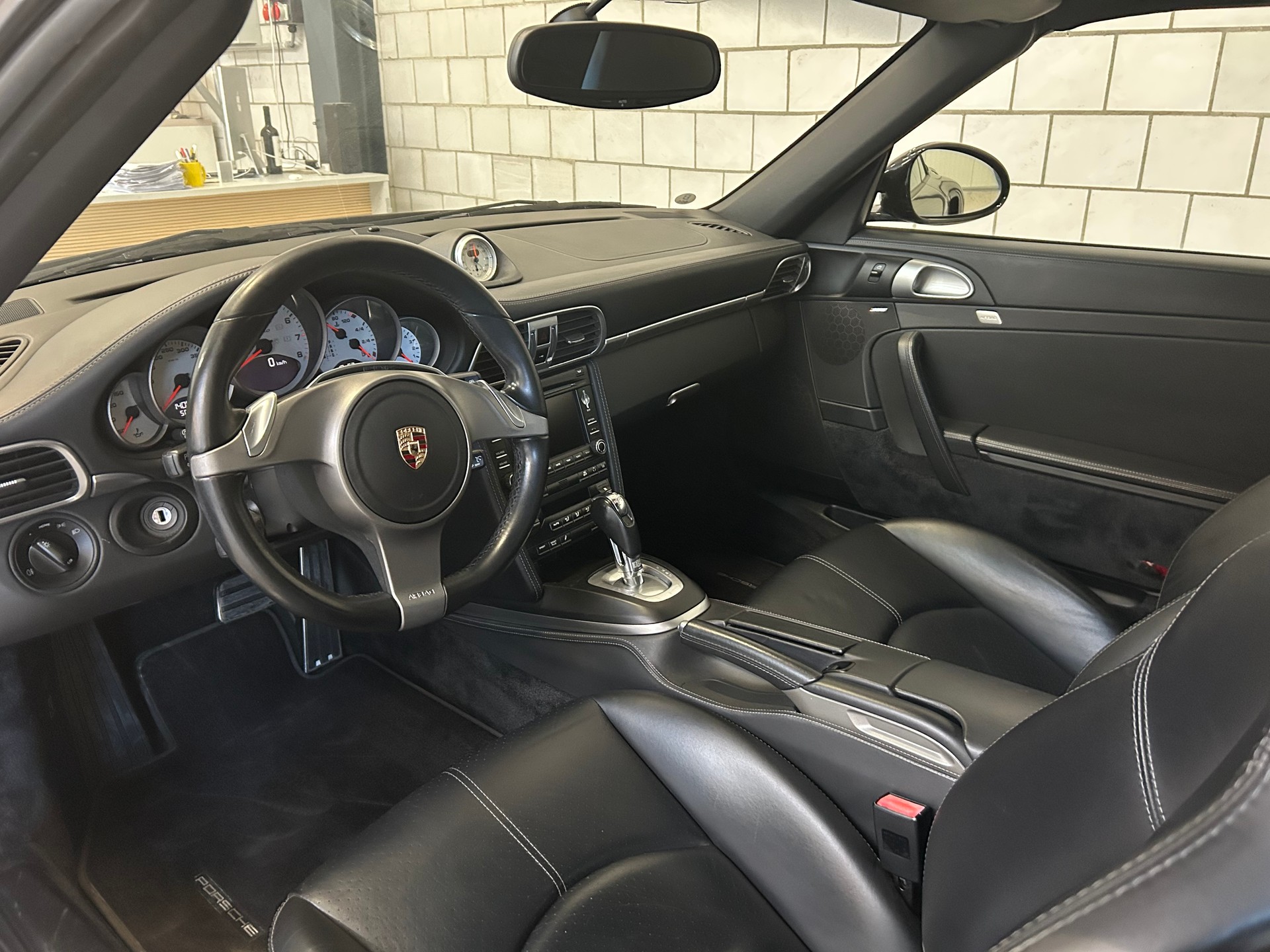 PORSCHE 911 Cabrio Turbo PDK-image-5