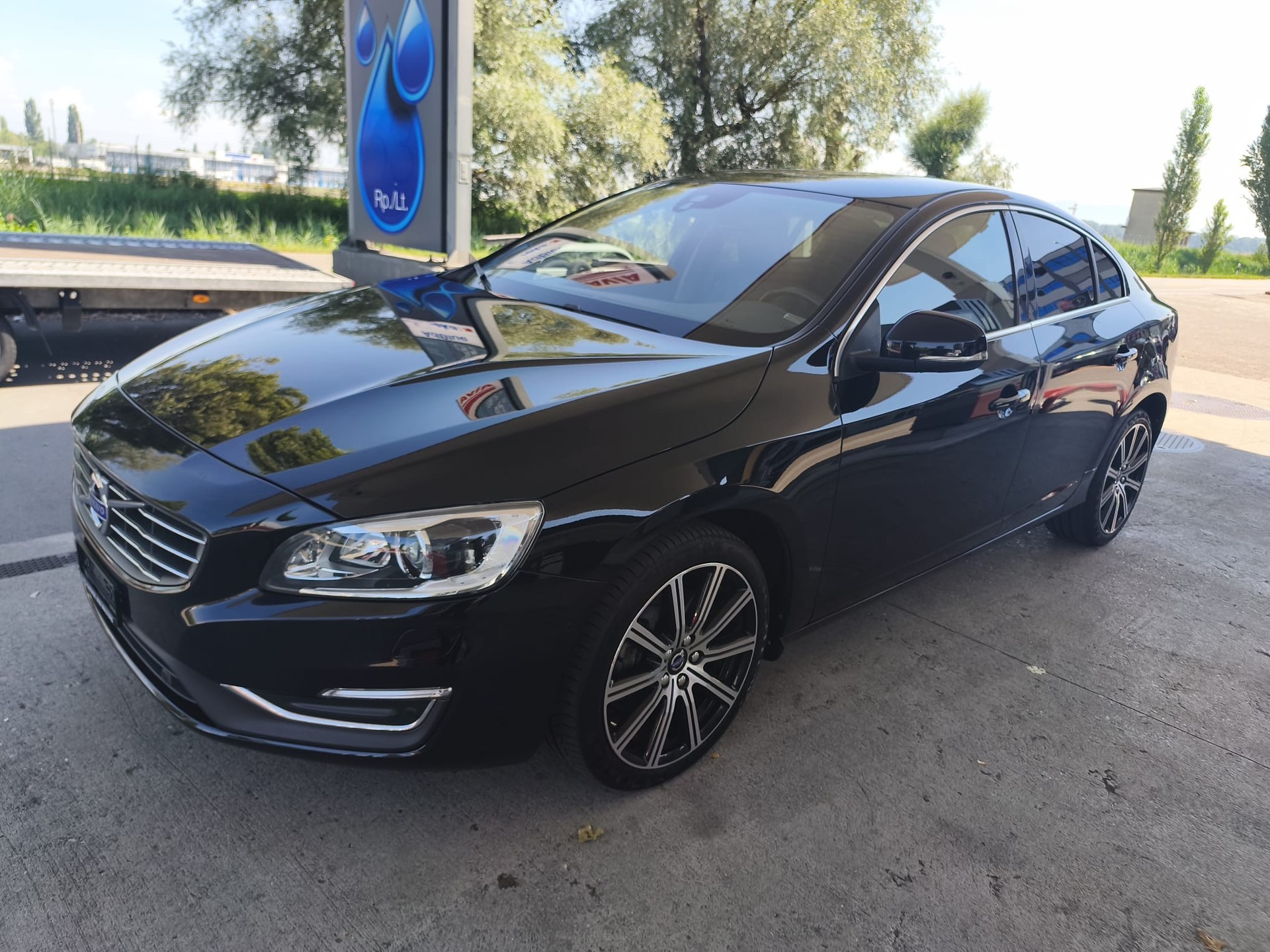 VOLVO S60 T5 Summum R-Design Geartronic-image-1