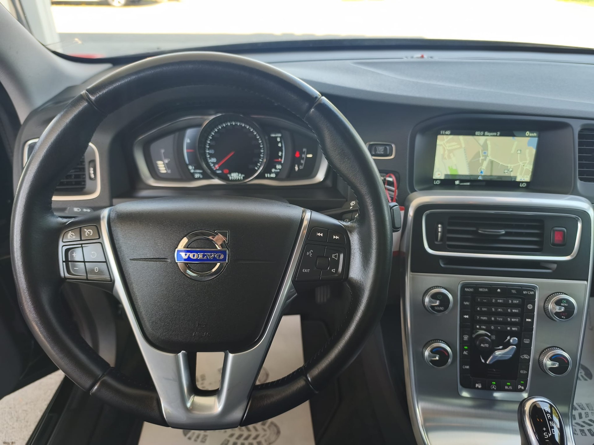 VOLVO S60 T5 Summum R-Design Geartronic-image-11