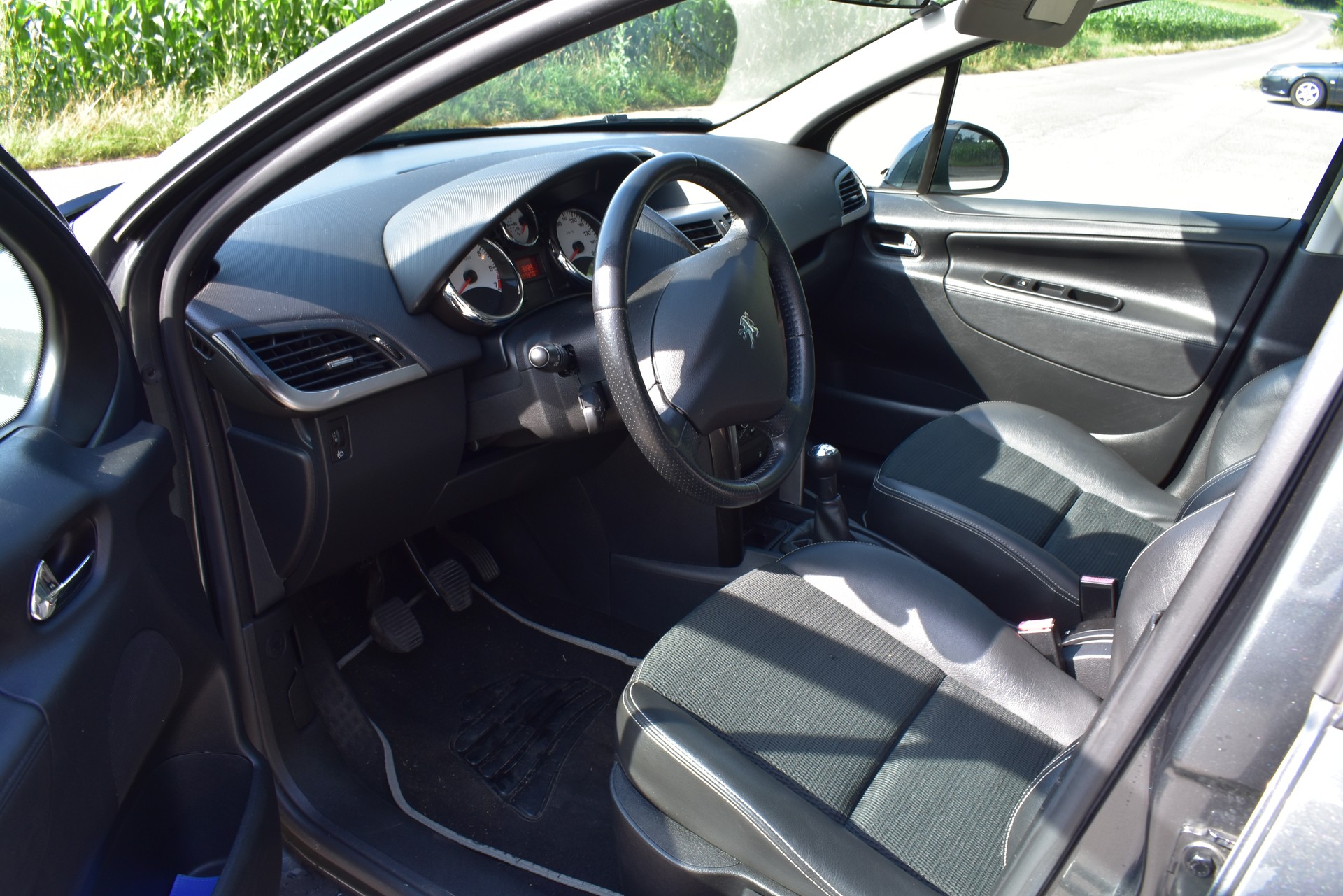 PEUGEOT 207 SW 1.6 16V Allure-image-8