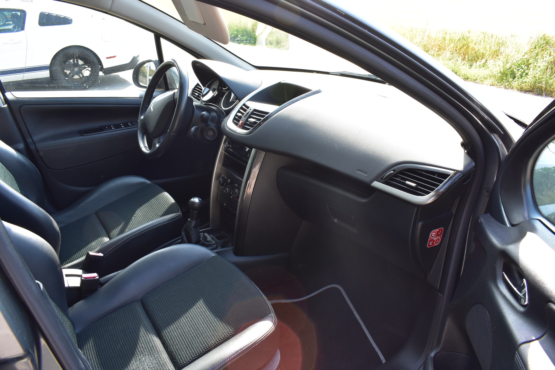 PEUGEOT 207 SW 1.6 16V Allure-image-10