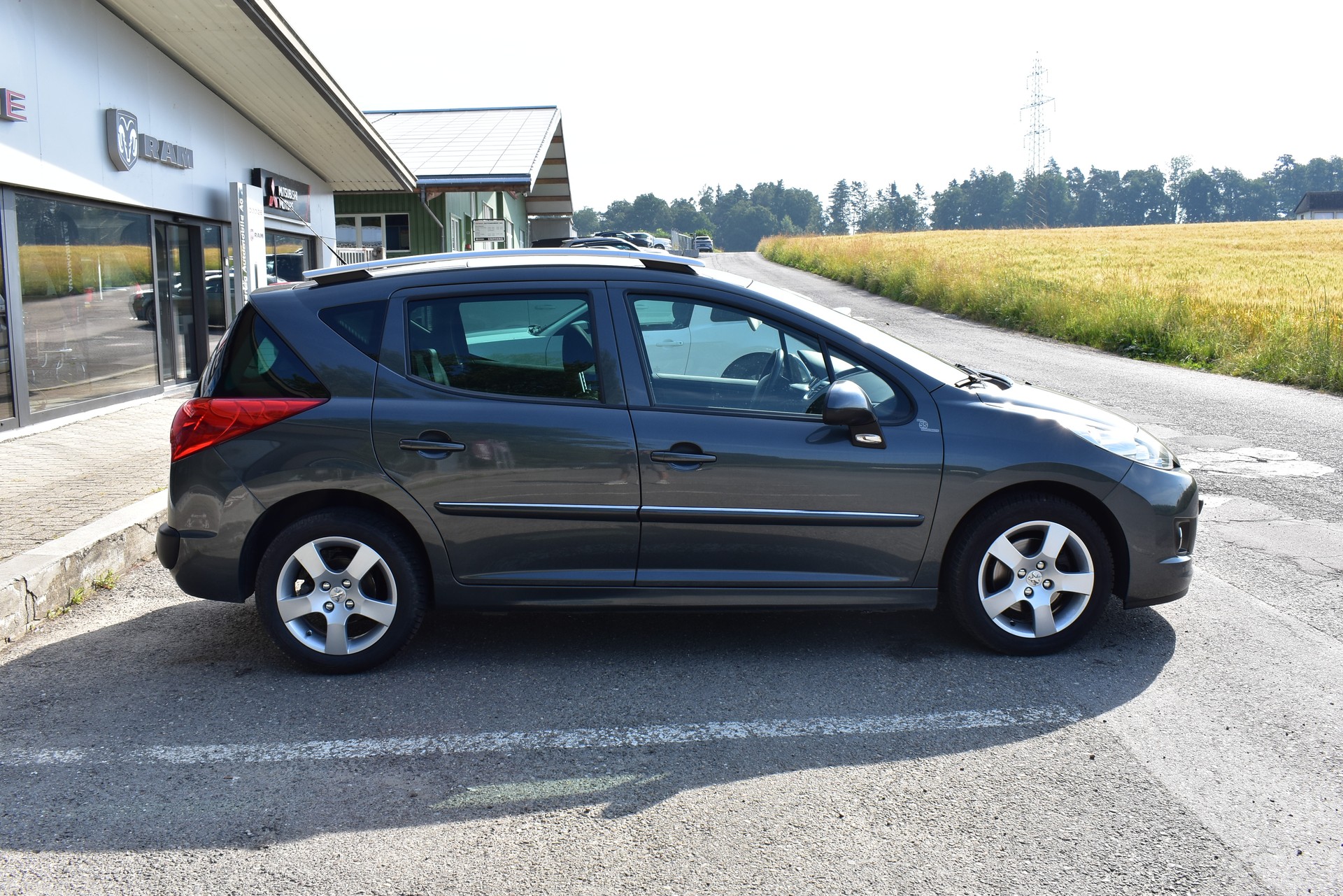 PEUGEOT 207 SW 1.6 16V Allure-image-2