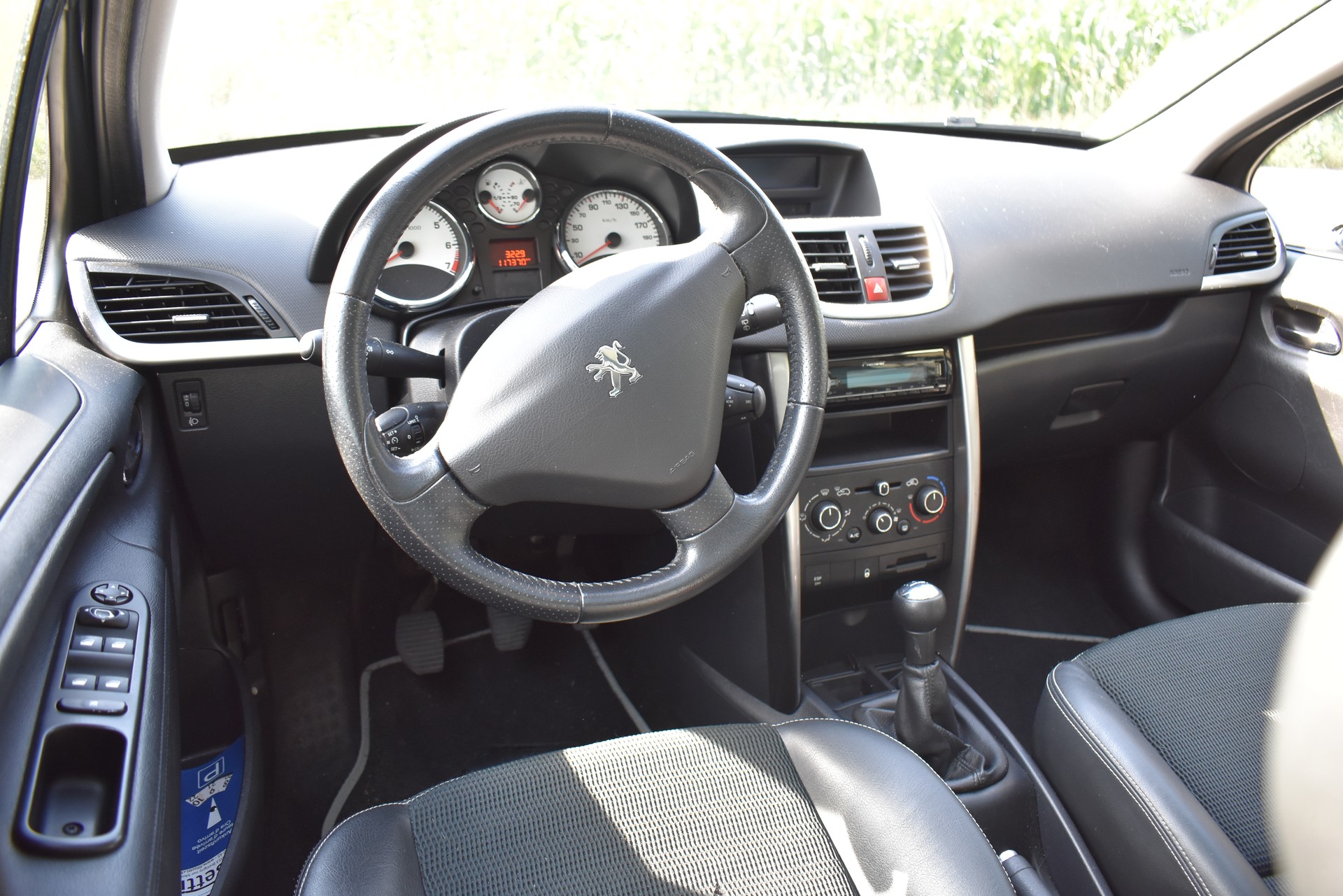 PEUGEOT 207 SW 1.6 16V Allure-image-9