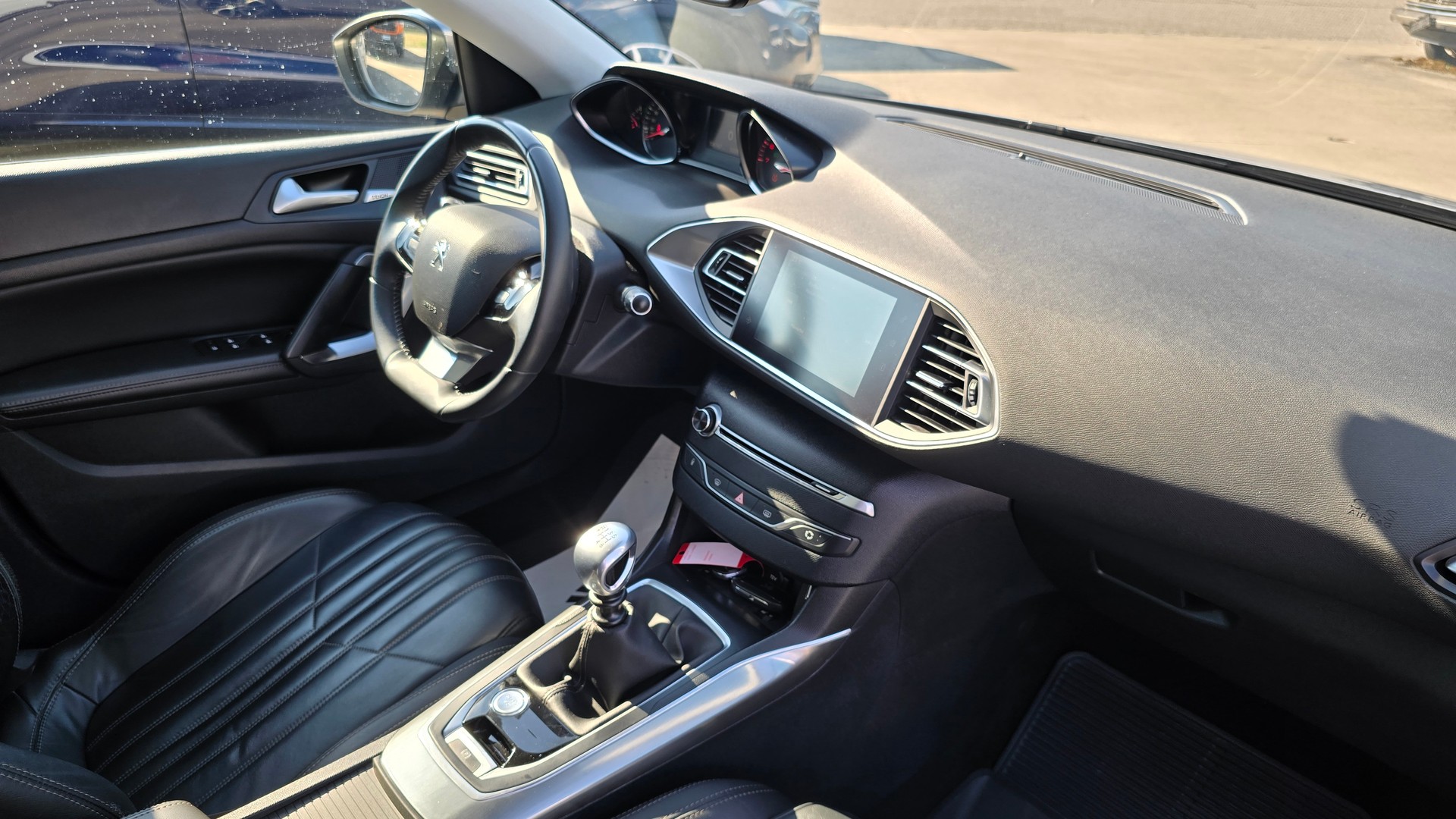 PEUGEOT 308 SW 1.6 THP Allure-image-9
