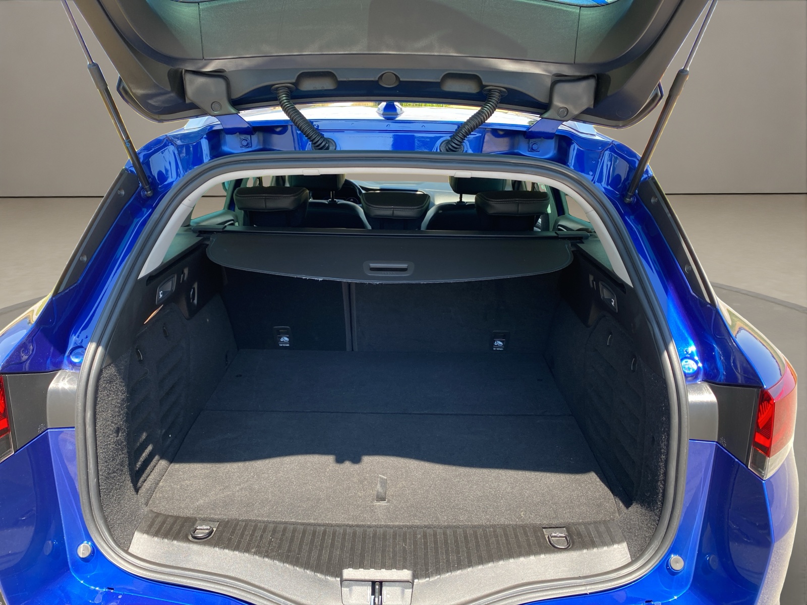 RENAULT Mégane Grandtour 1.6 E-Tech Intens-image-12